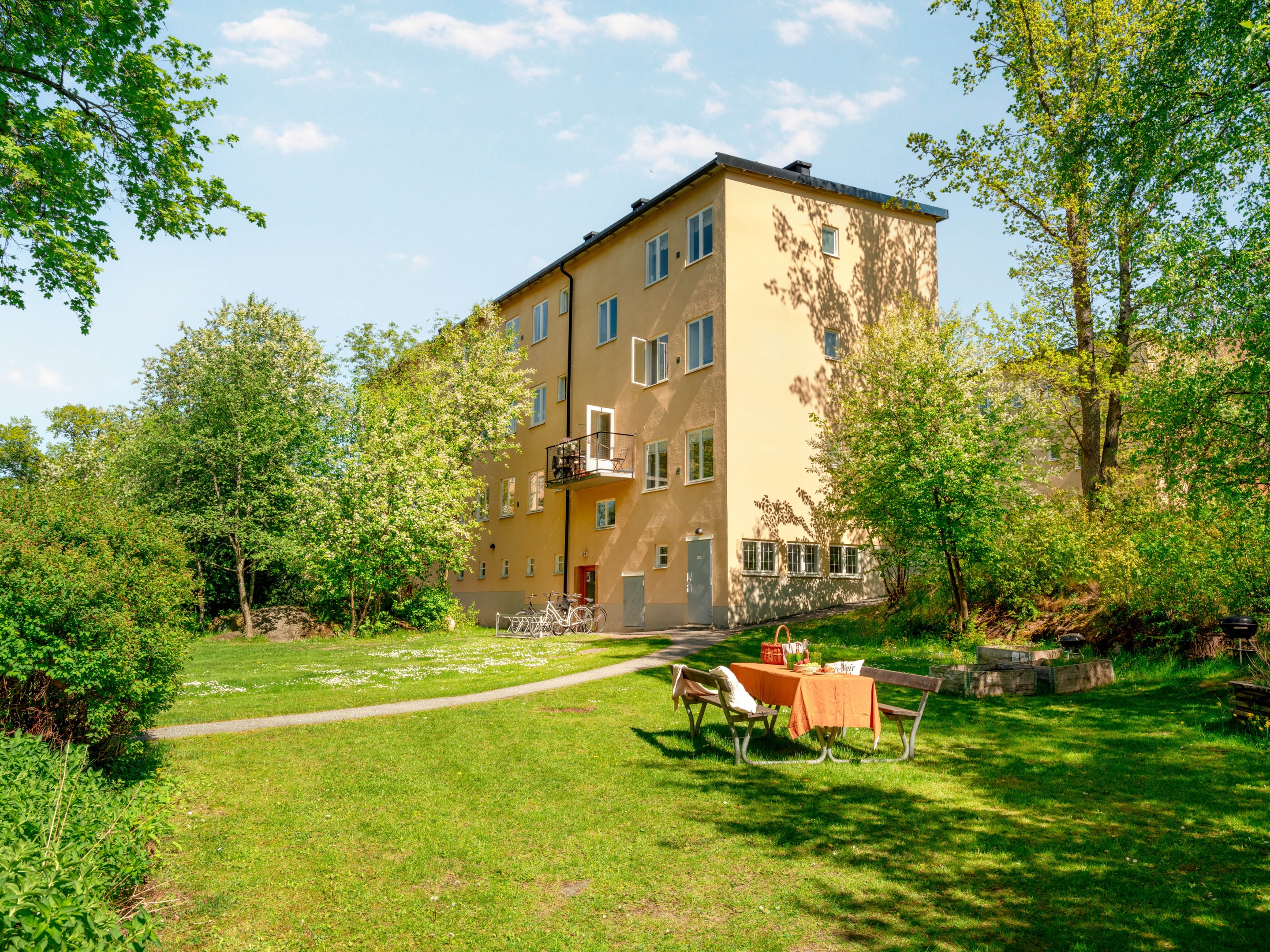 Bostadsbild från Kransbindarvägen 21, Såld i Midsommarkransen, Stockholm