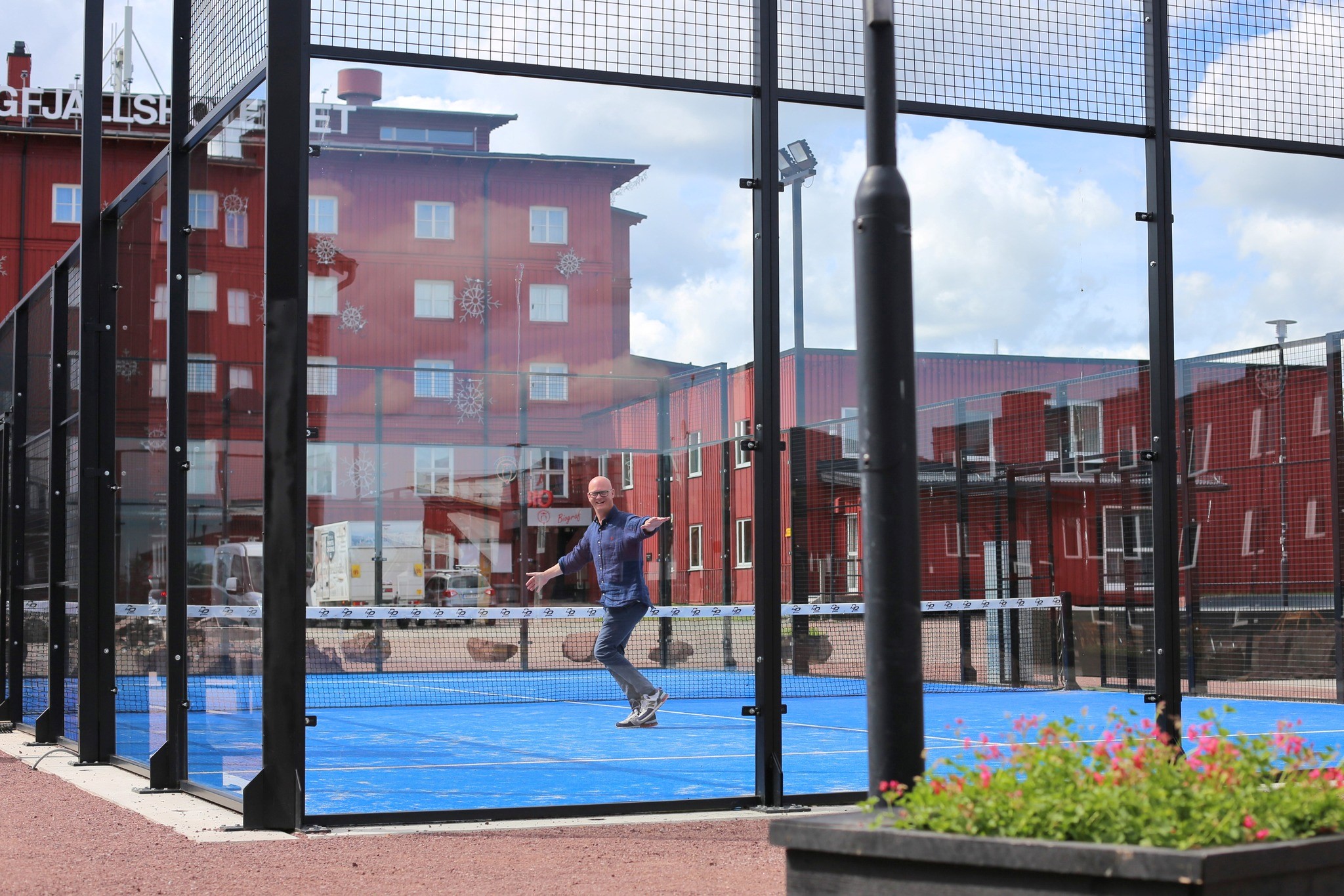 Att spela padel på fjället ger en speciell känsla – kombinationen av sport och fjällmiljö