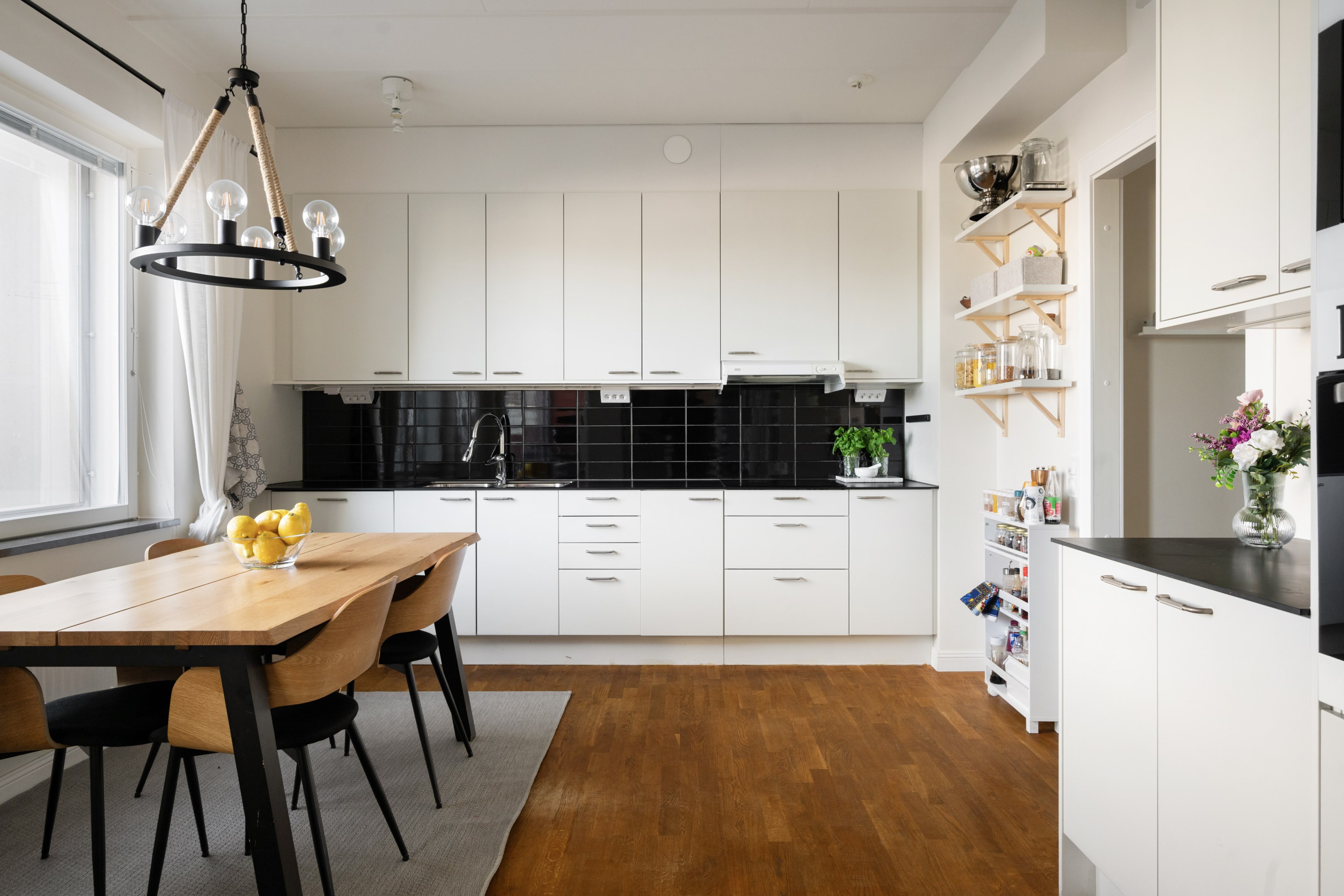 Bostadsbild från Sundbybergs torg 1B, Till salu i Centrala Sundbyberg, Sundbyberg