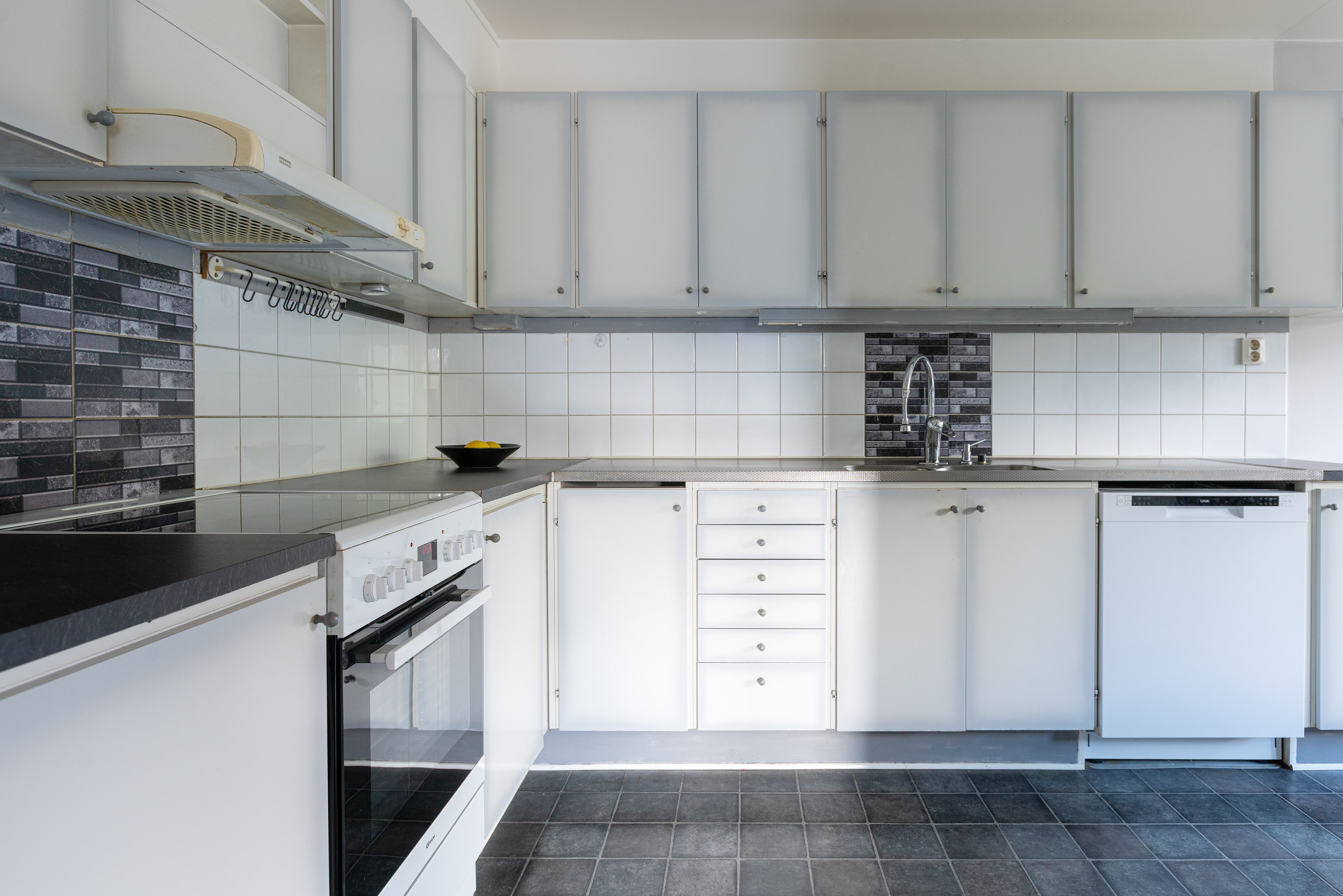 Bostadsbild från Solskensvägen 19, Till salu i Östra Tullingeberg, Botkyrka