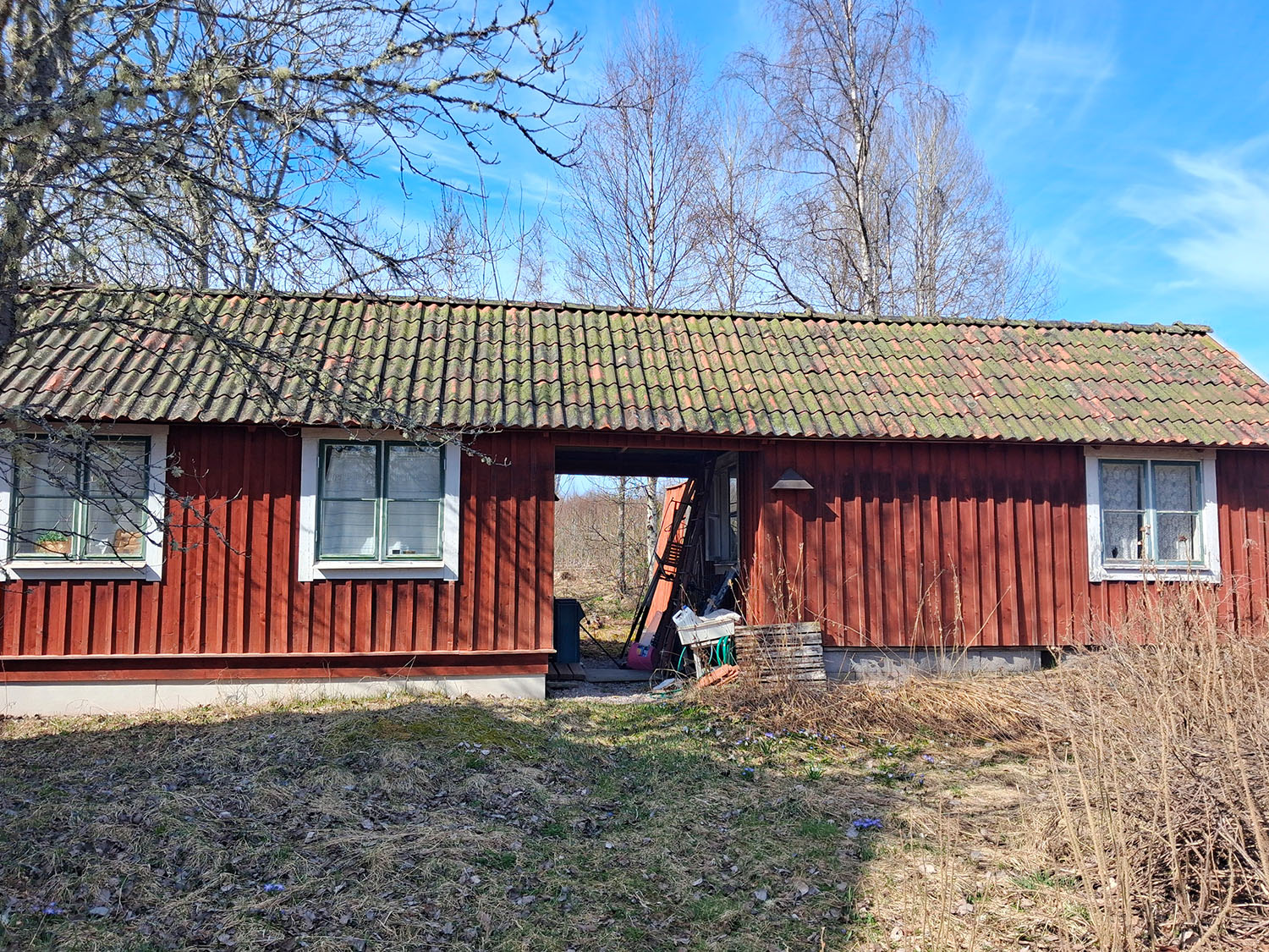 Snickarverkstad och garage.