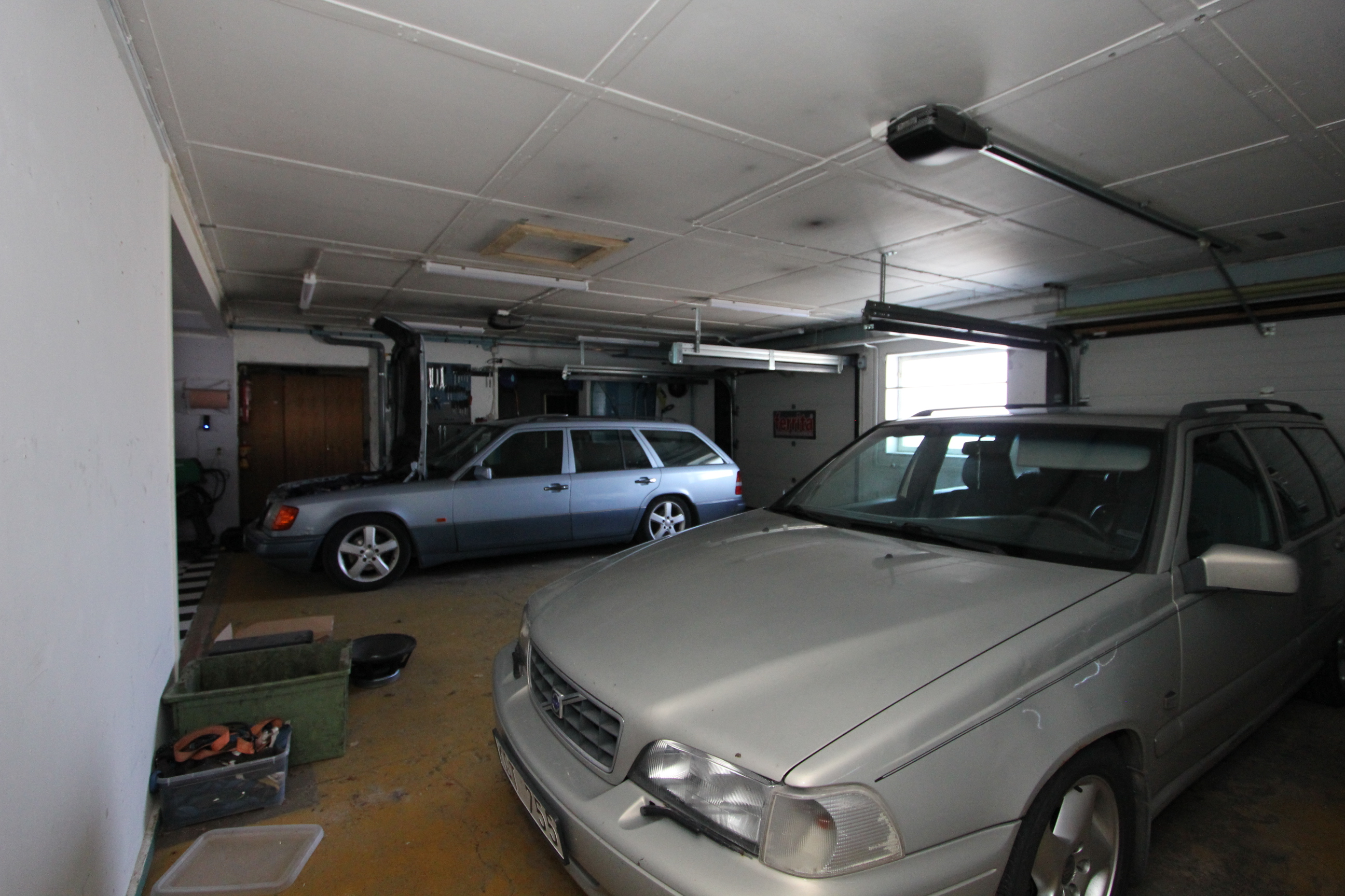 Och stort dubbelgarage/verkstad