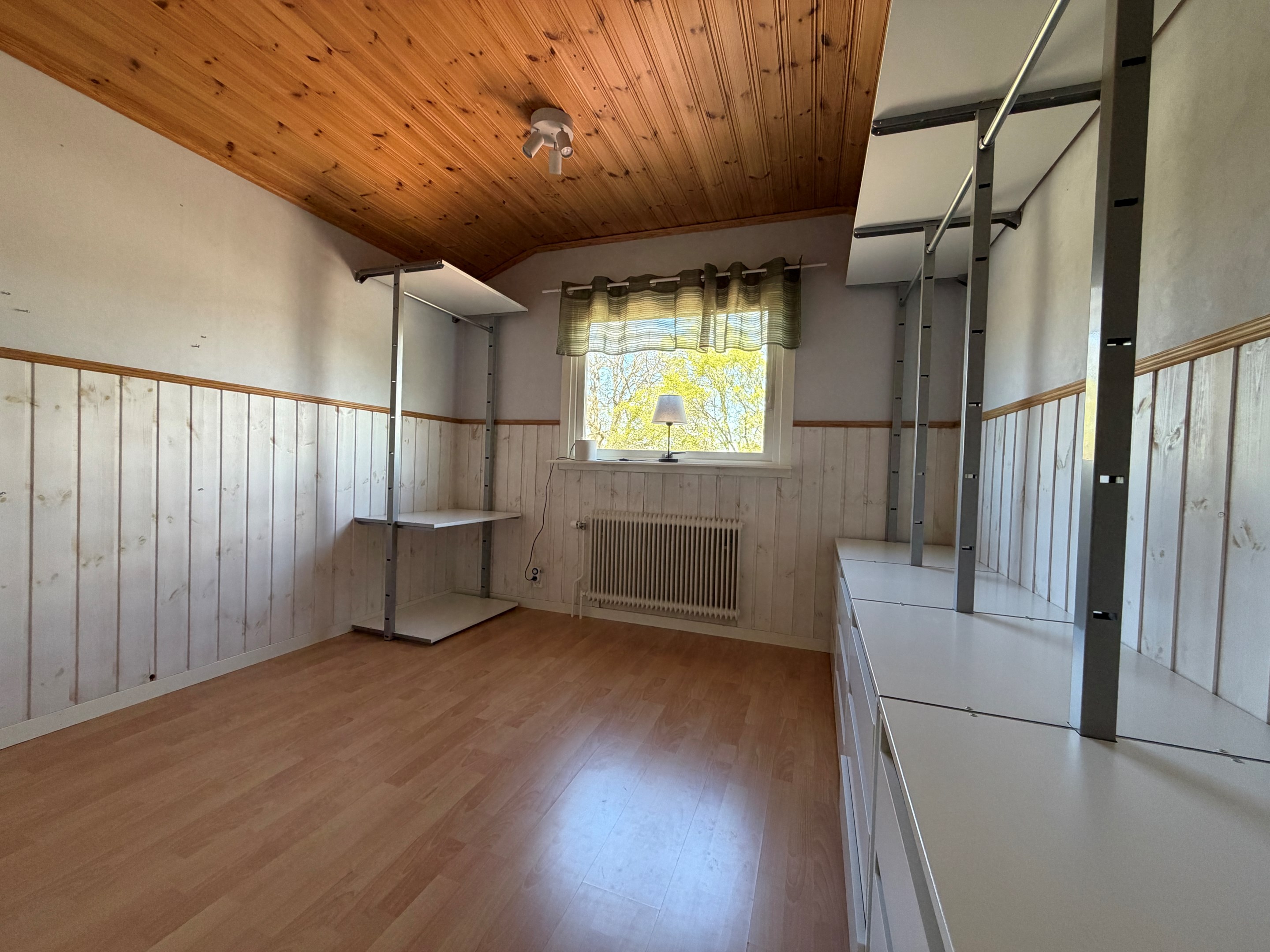 Sovrum 3/dressingroom