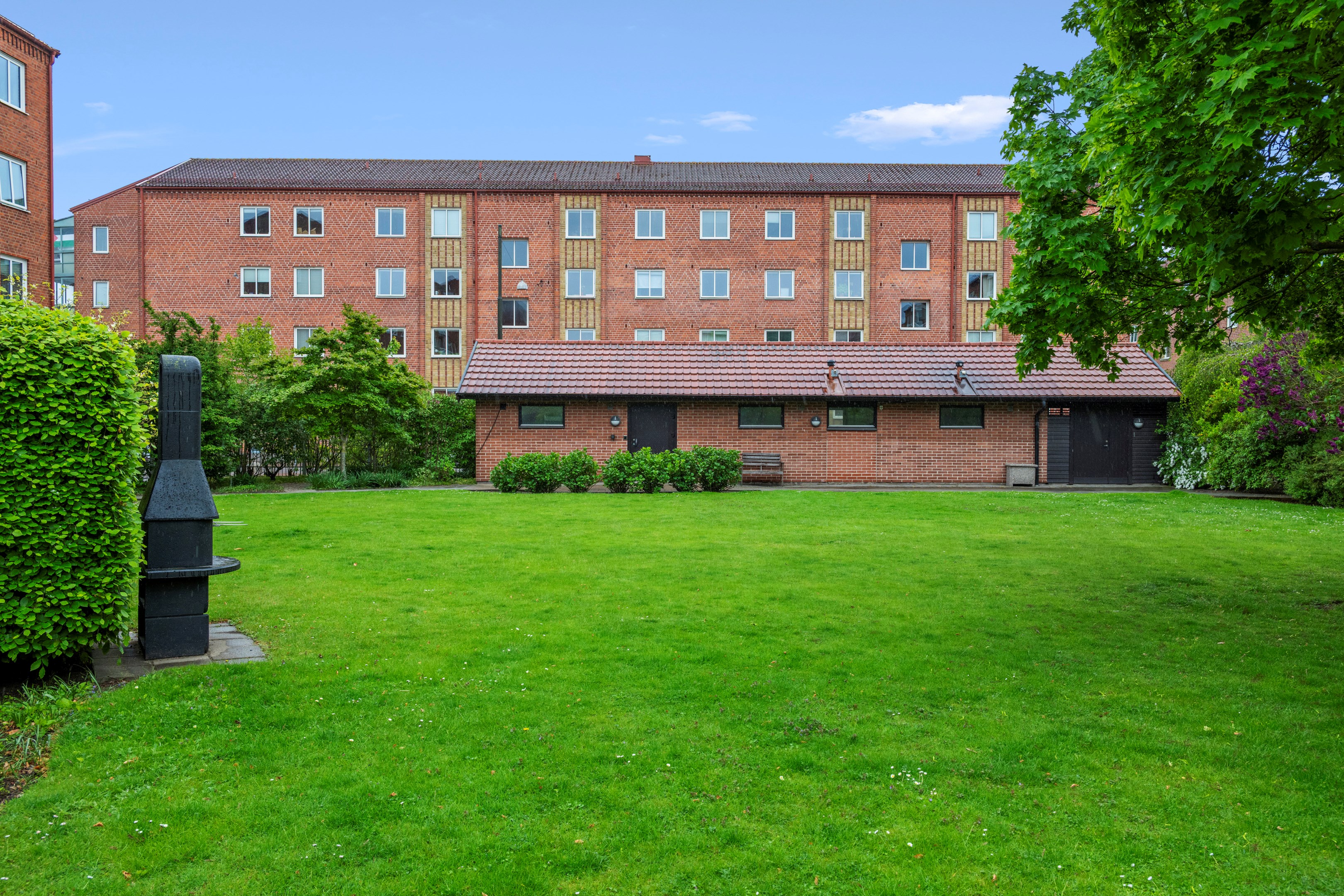 Välskött med miljöhus utanför