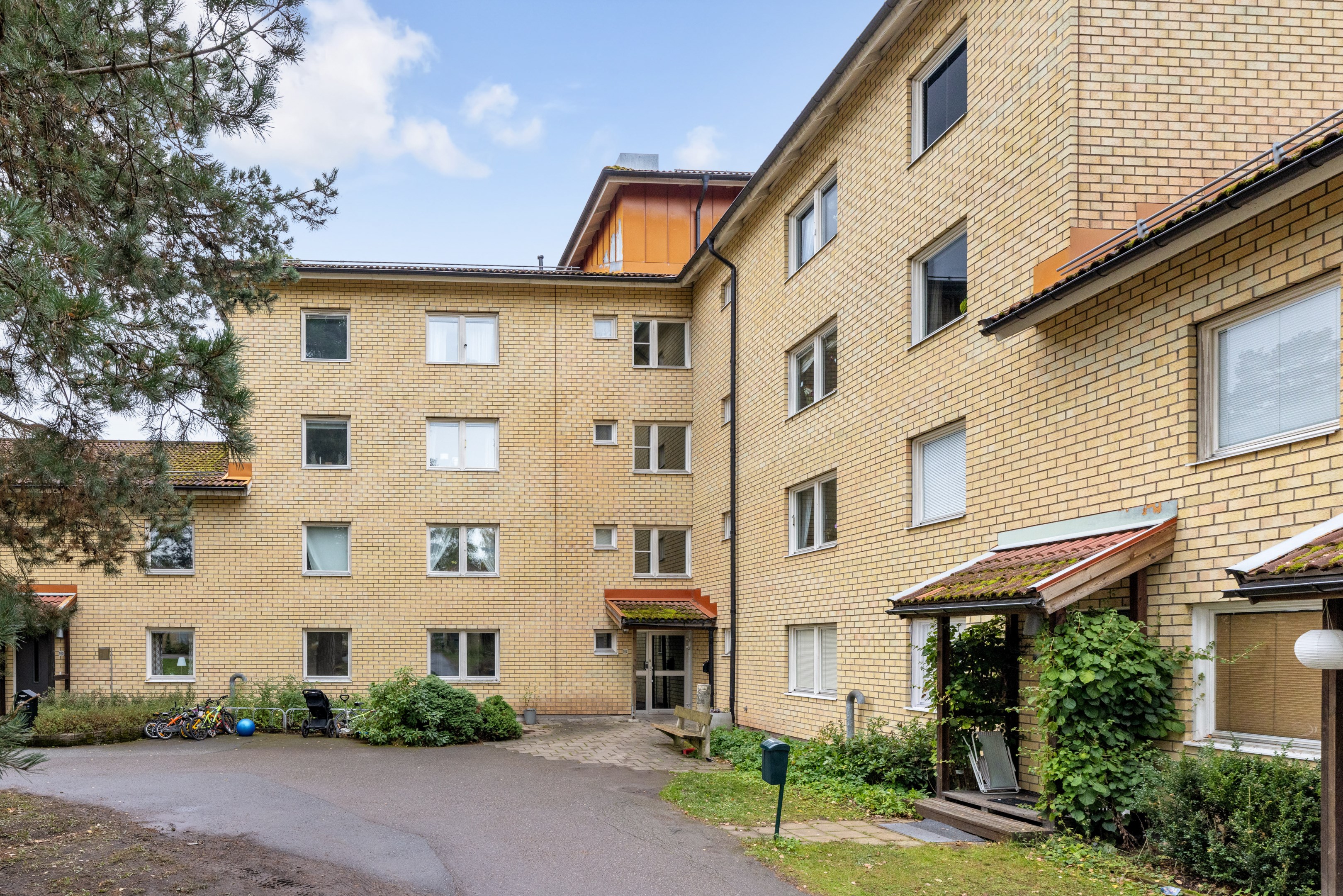 Bostadsbild från Bergslagsresan 102, Till salu i Sävja, Uppsala