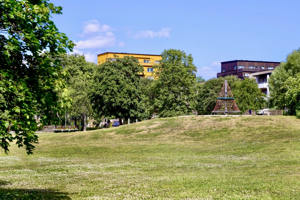 Bostadsbild från Arnövägen 23, Till salu i Krokhöjden, Nacka