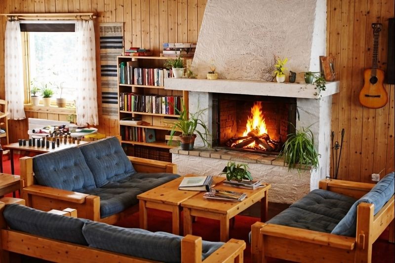 Servicehuset. Eldstad med samvaro. Värme gemenskap.