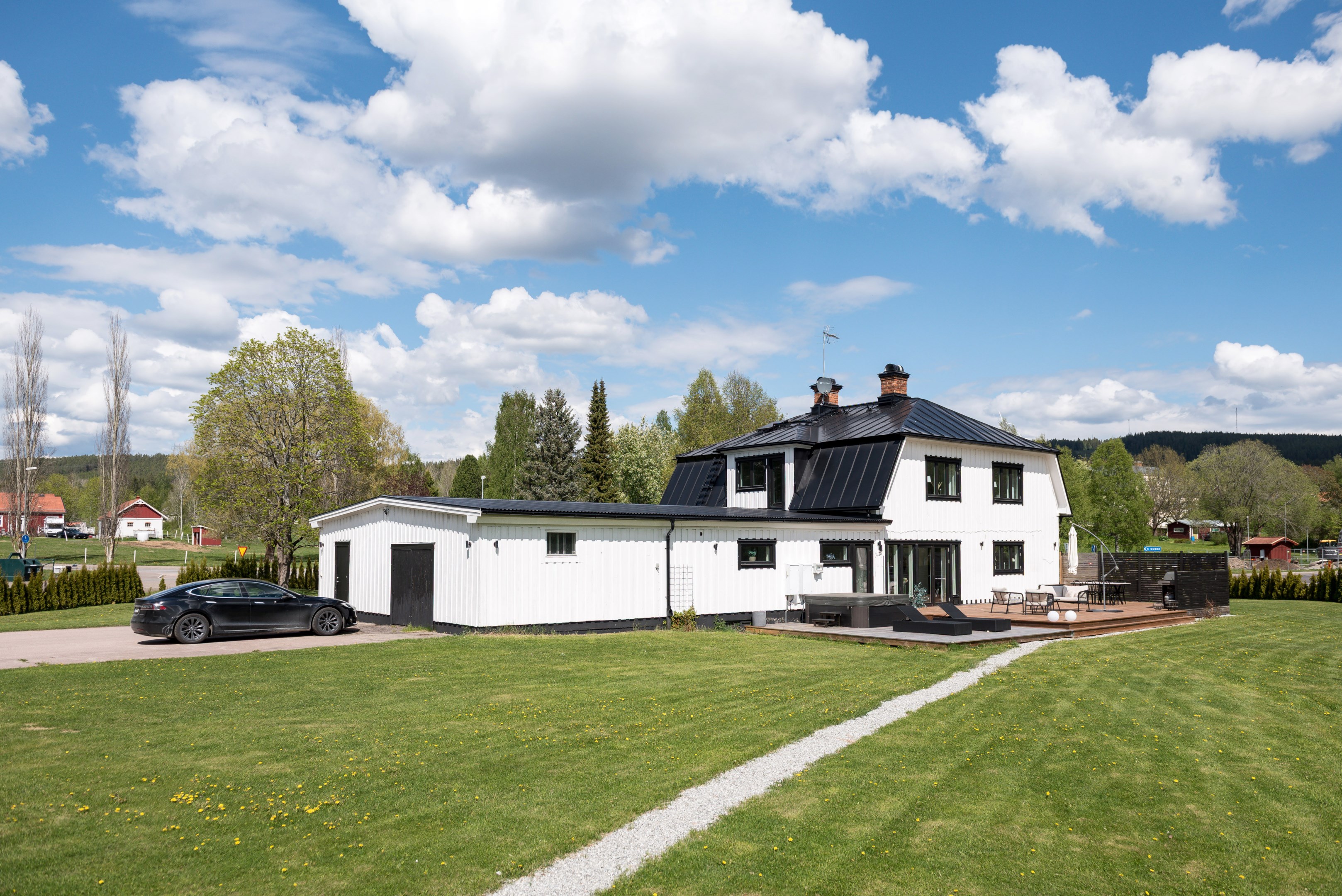 Baksida med uteplats