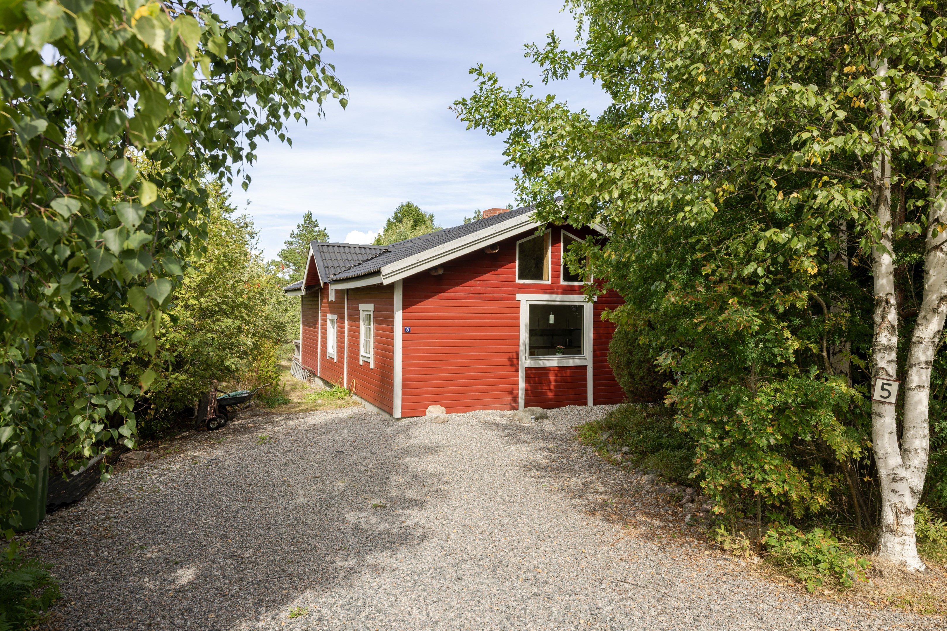 Grusad infart till huset