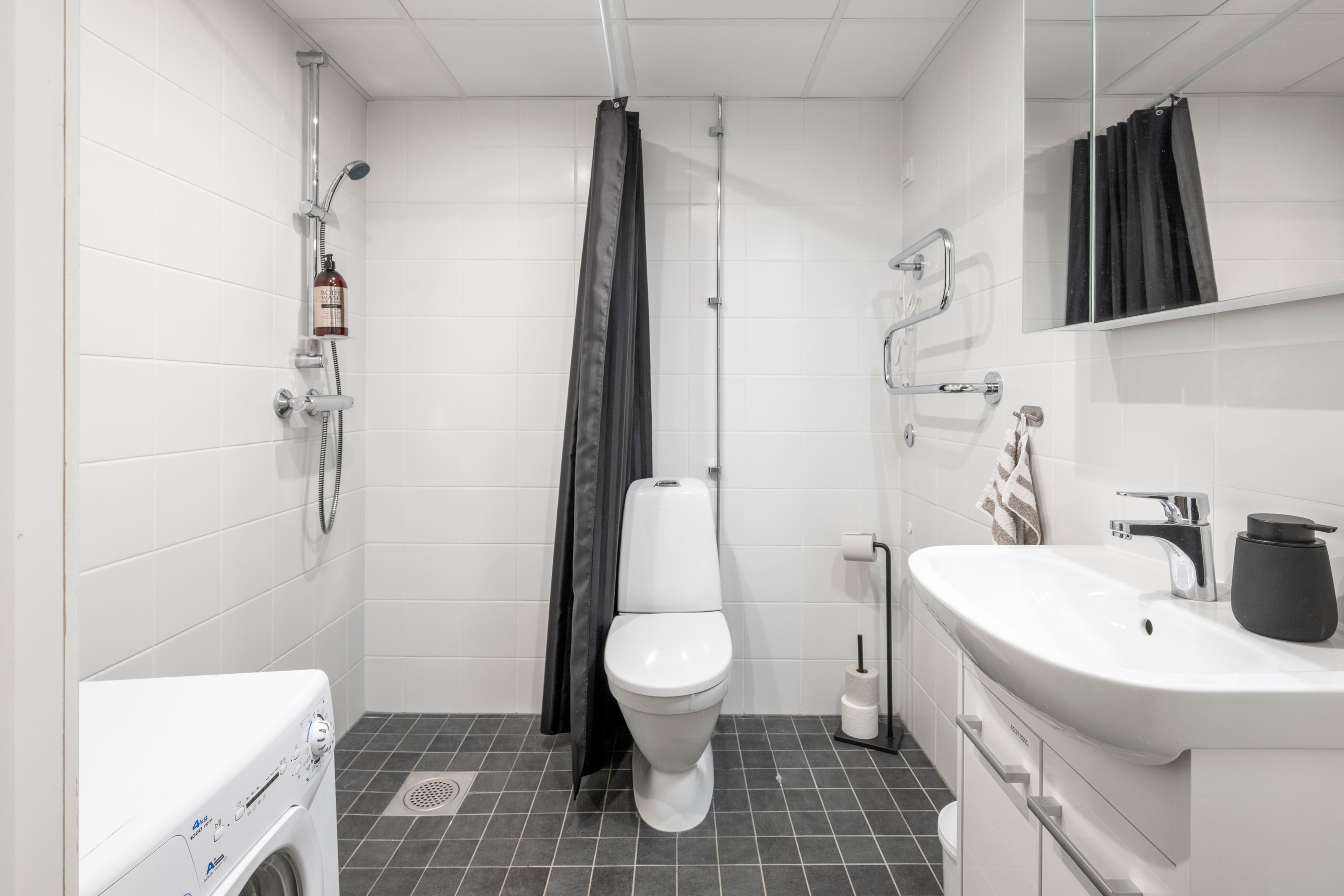 Badrum med egen tvättmaskin