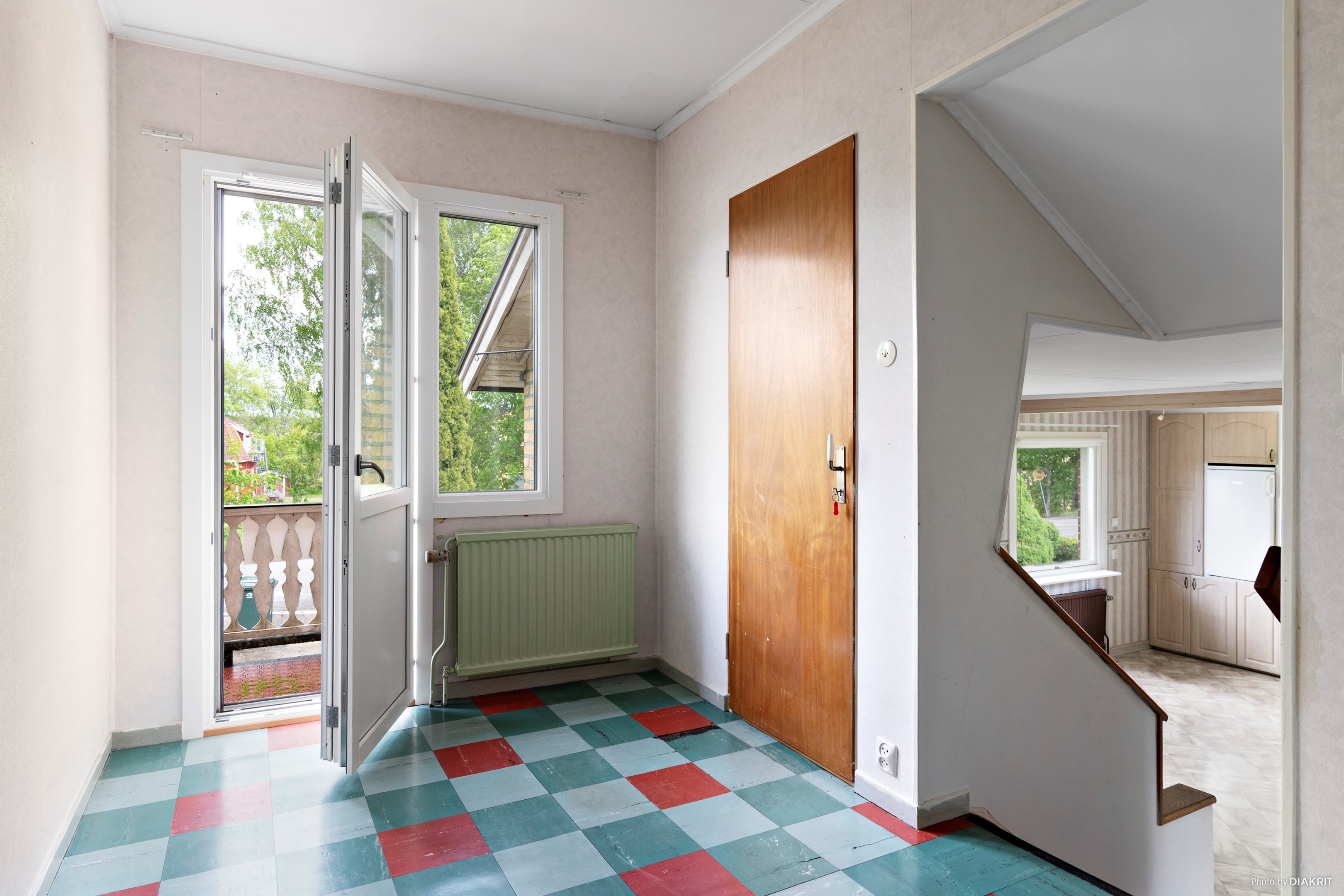 Hall med utgång till balkong