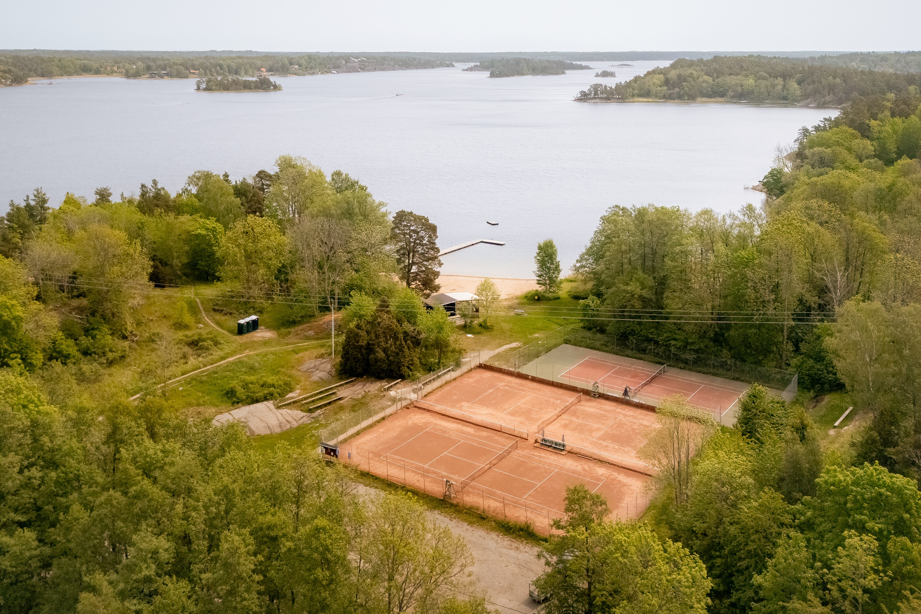Saltarö Tennisklubb vid stora badet