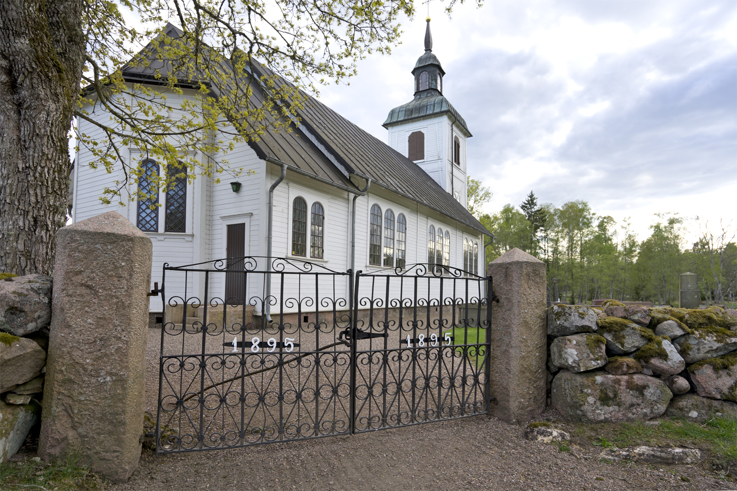 Hällestad Kyrka