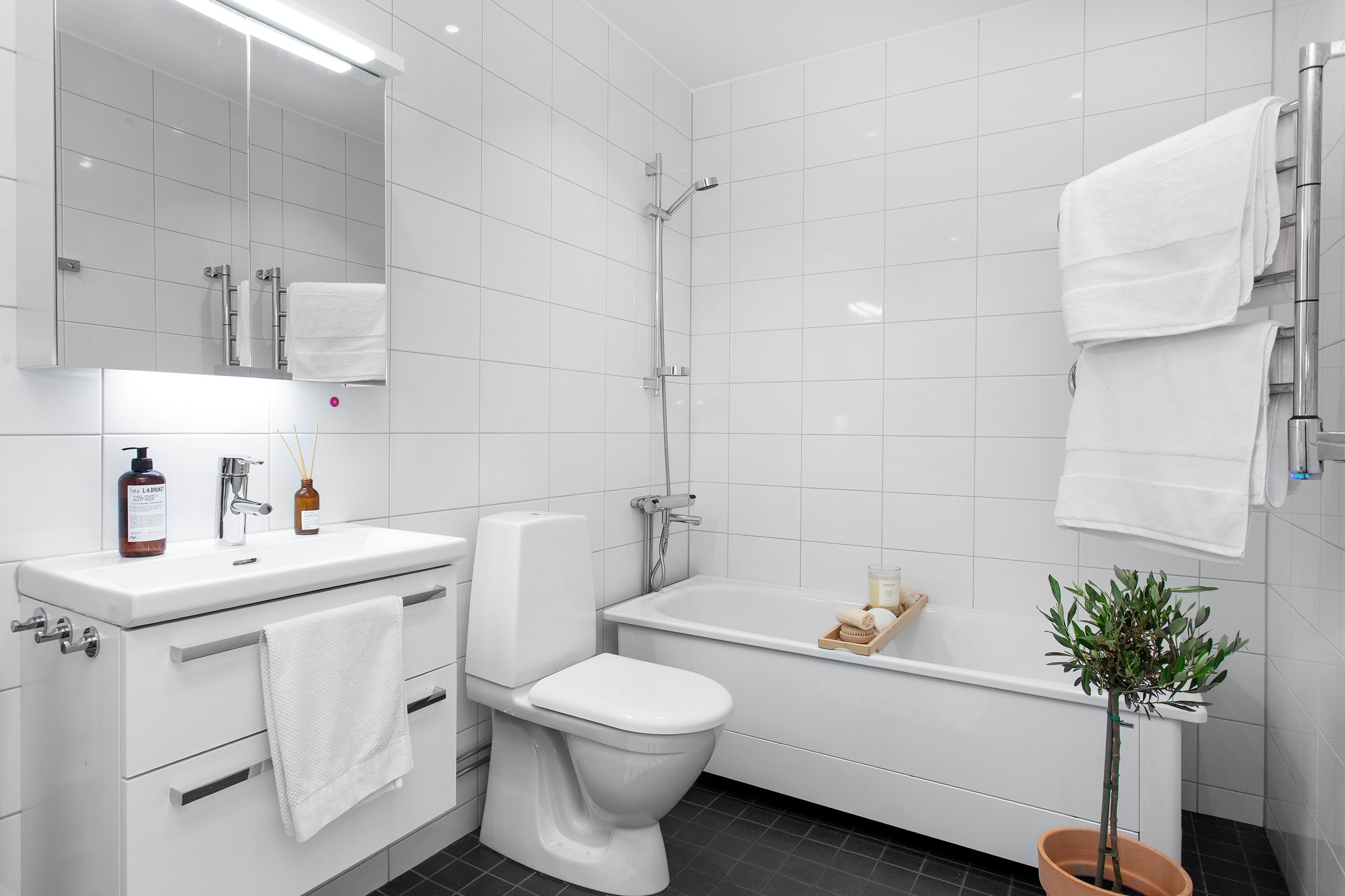 Bostadsbild från Lämmelgränd 3, Till salu i Bromma - Stora Mossen, Stockholm
