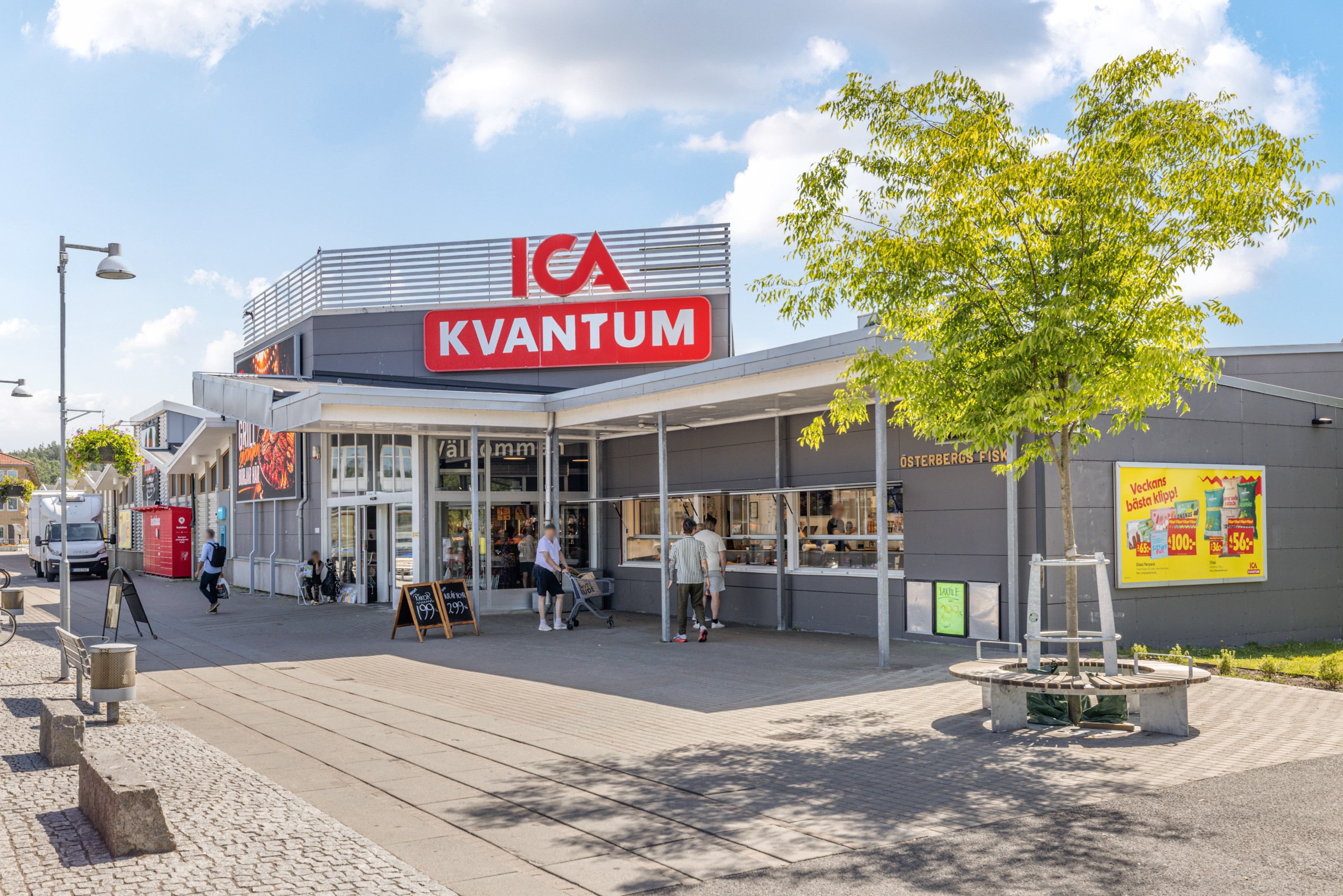 Prisbelönt Ica affär och fiskbil