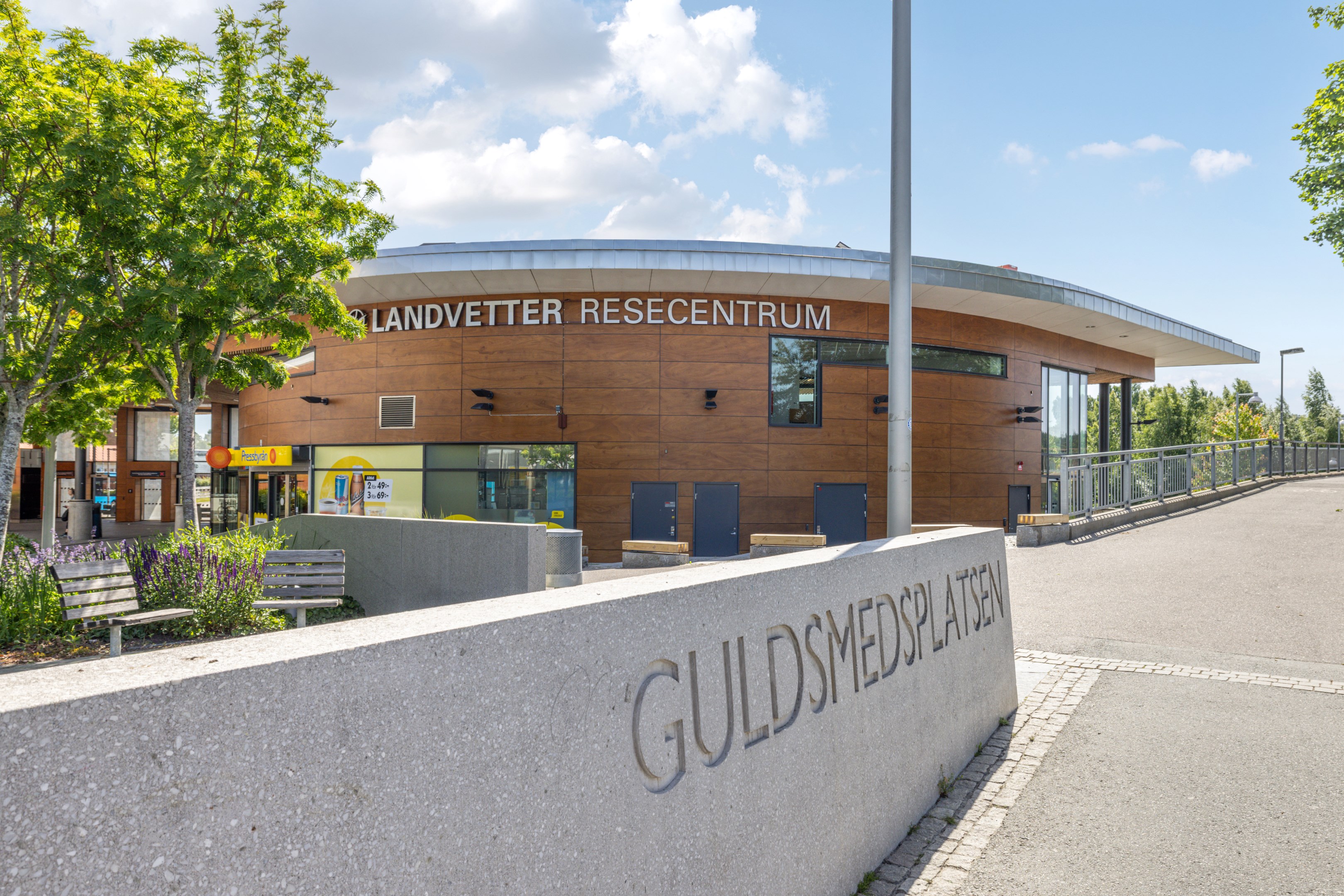 Landvetter Resecentrum med mycket bra busskommunikationer