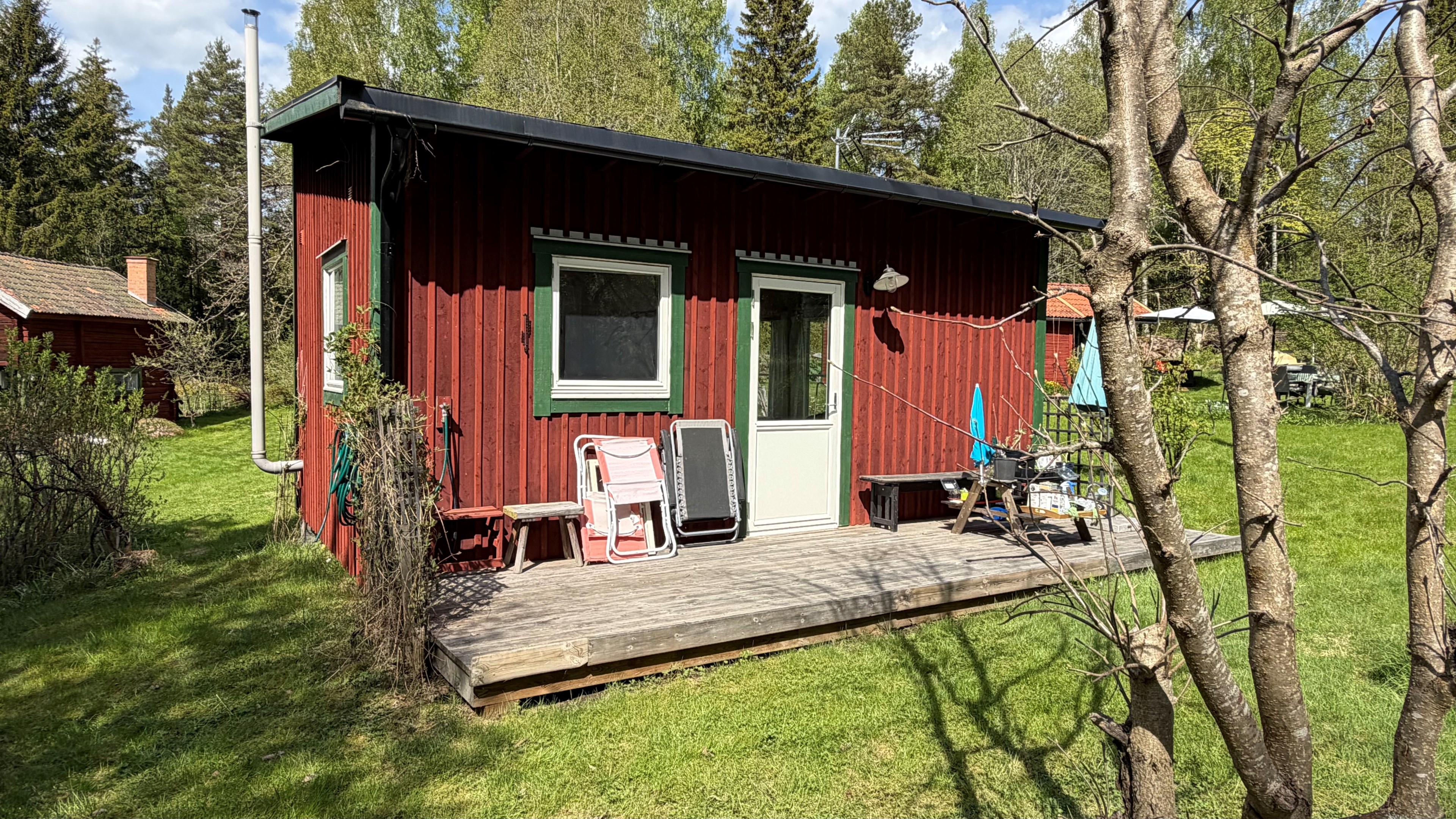 Attefallshus med egen altan