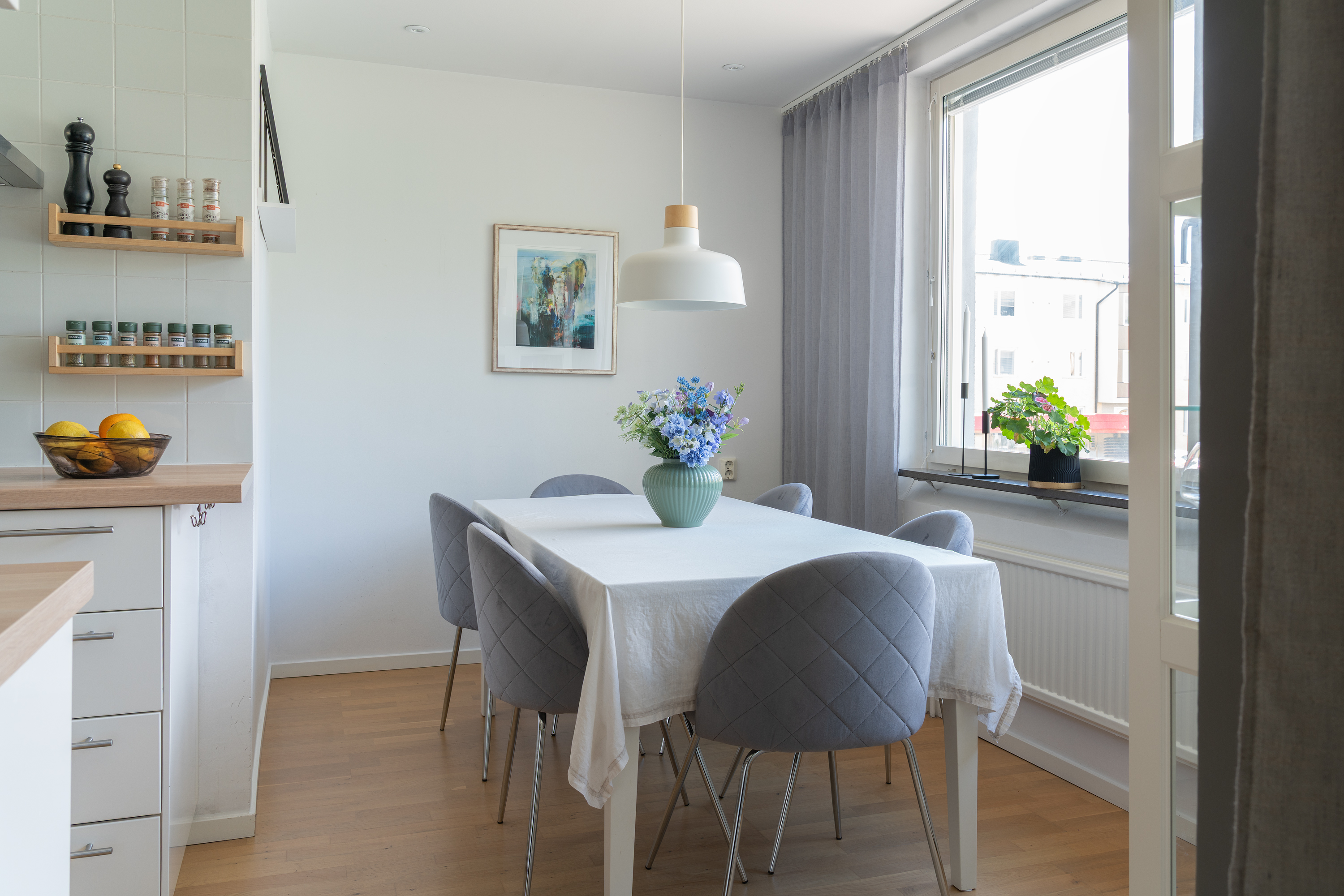 Bostadsbild från Tullingebergsvägen 13, Till salu i G:a Tullingeberg, Botkyrka