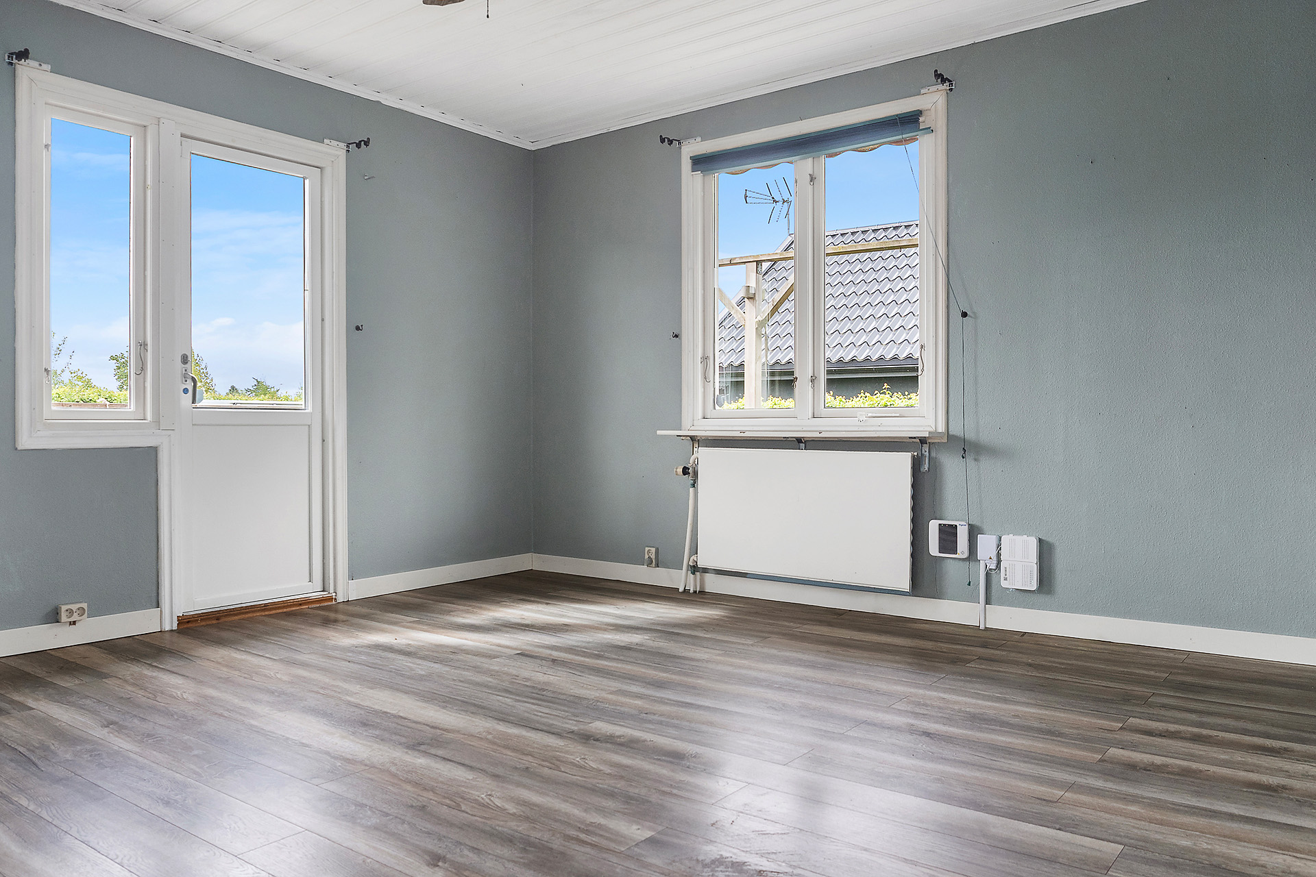Fönsterdörr ut mot husets terrass