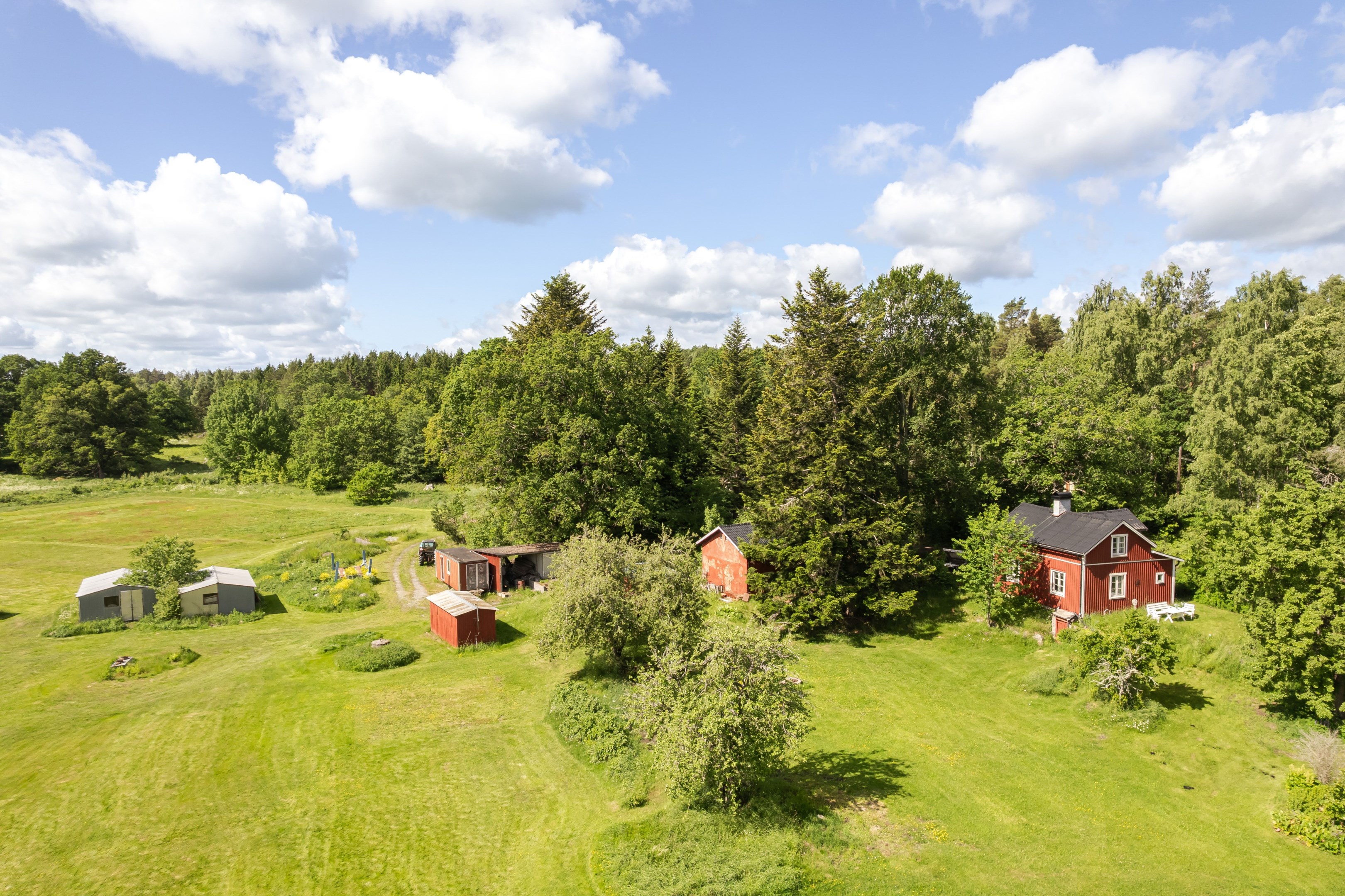 Lantligt läge i Hällby