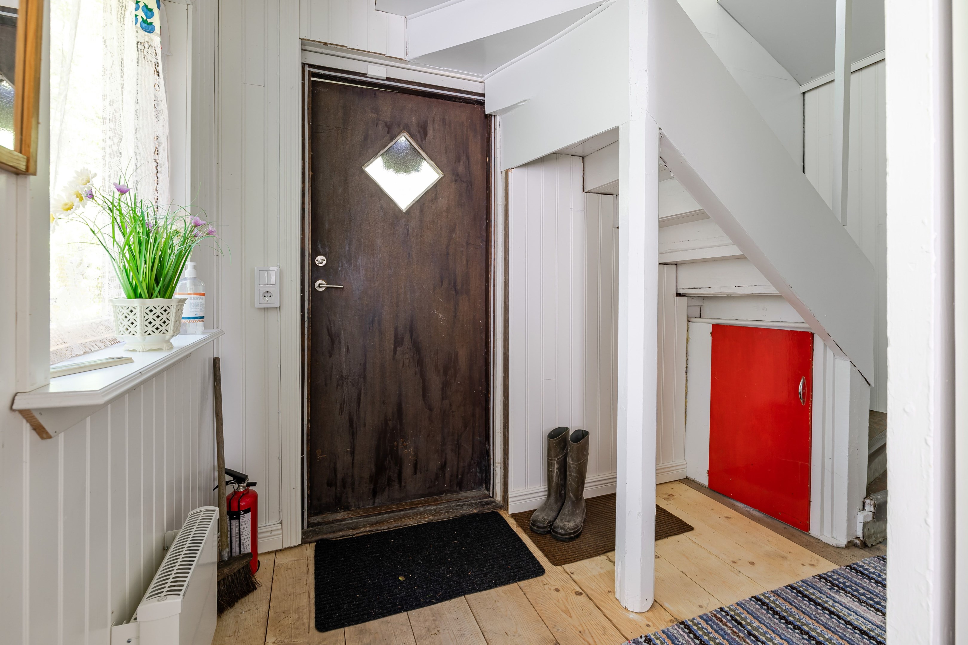 Hall in till huset