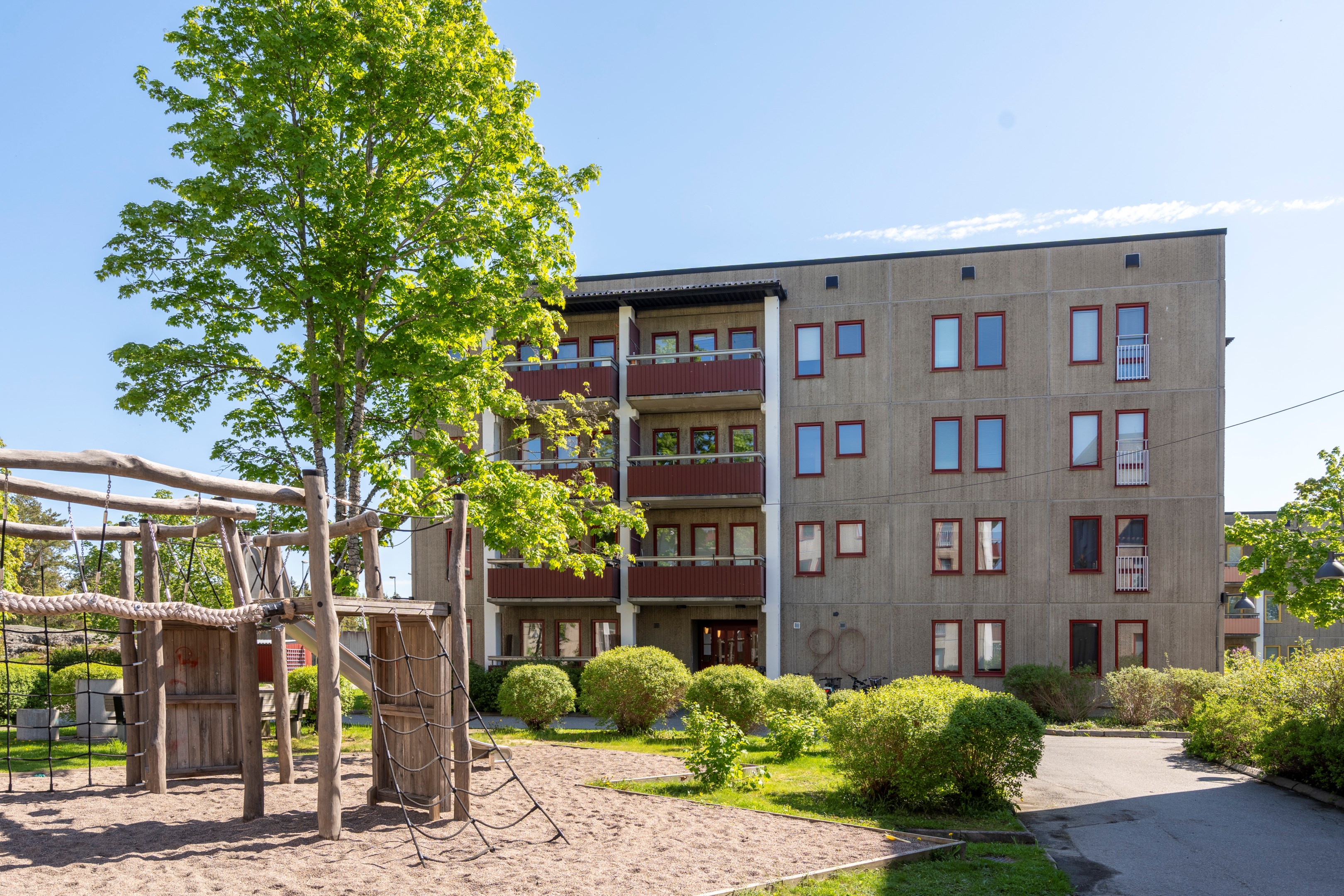 Gården framför Ornövägen 20