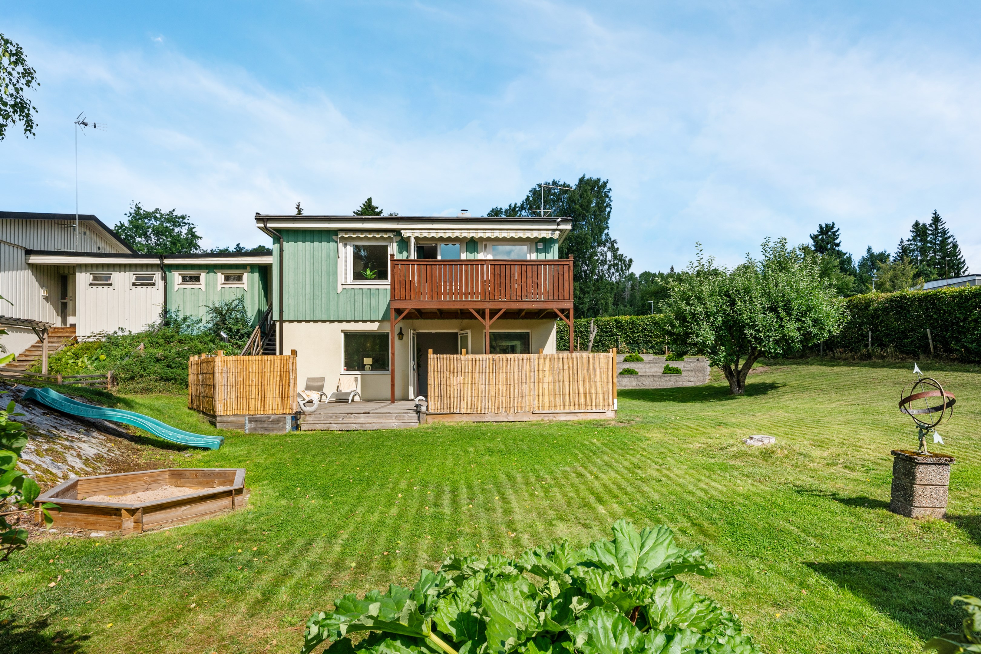 Bostadsbild från Smedvägen 40, Såld i Tullinge Skog, Botkyrka