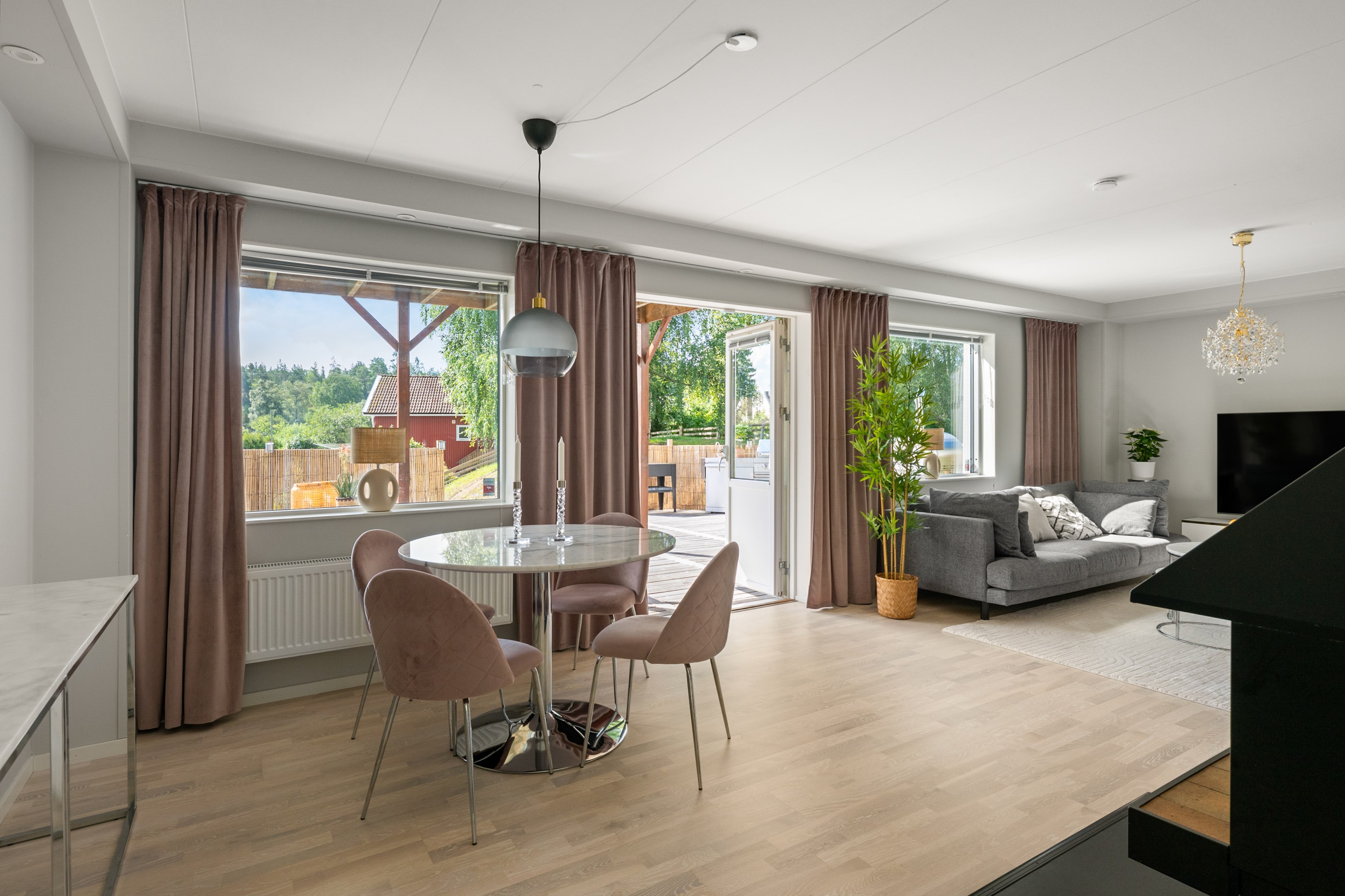 Bostadsbild från Smedvägen 40, Såld i Tullinge Skog, Botkyrka