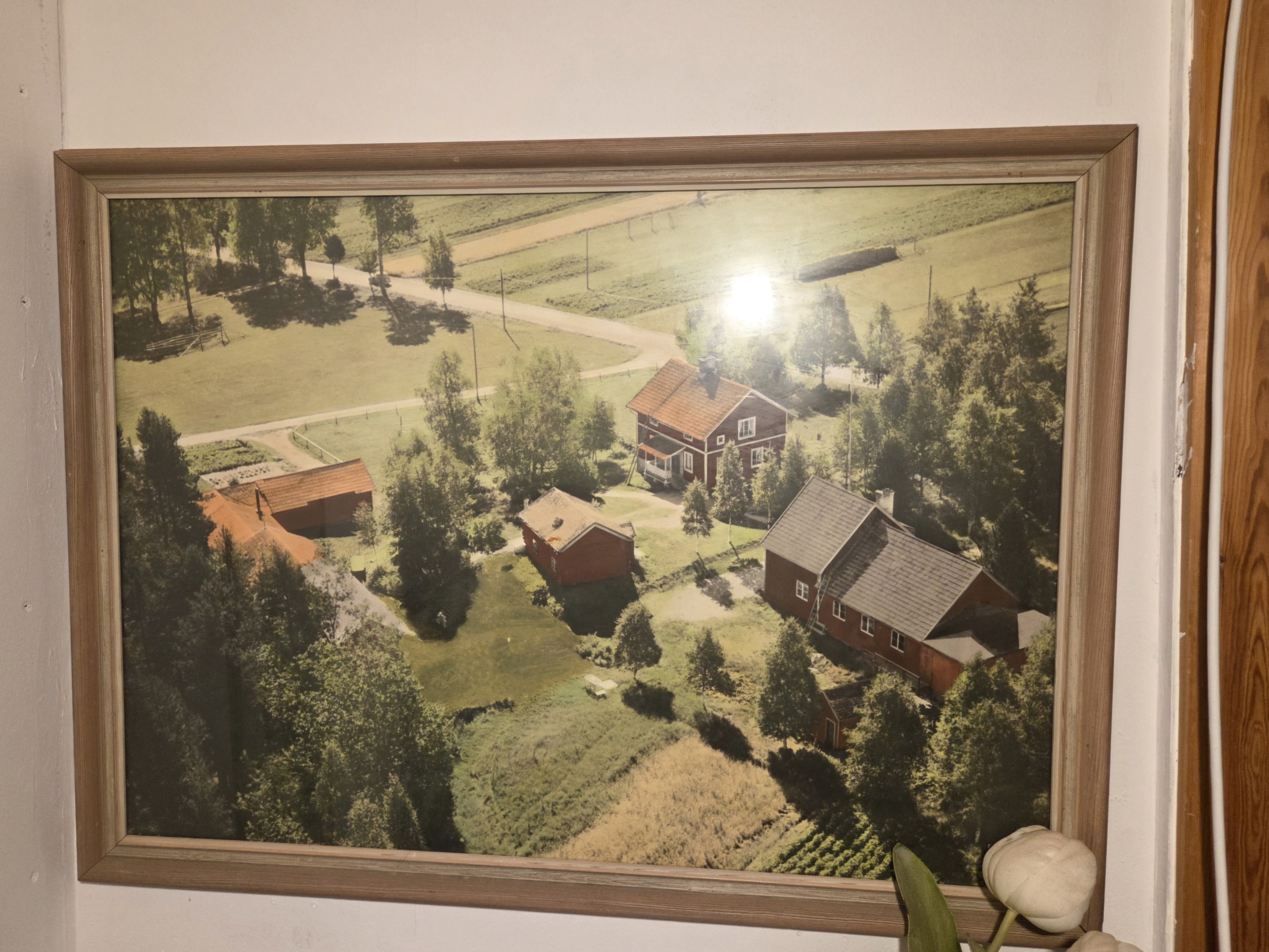 Gården på gammal tavla