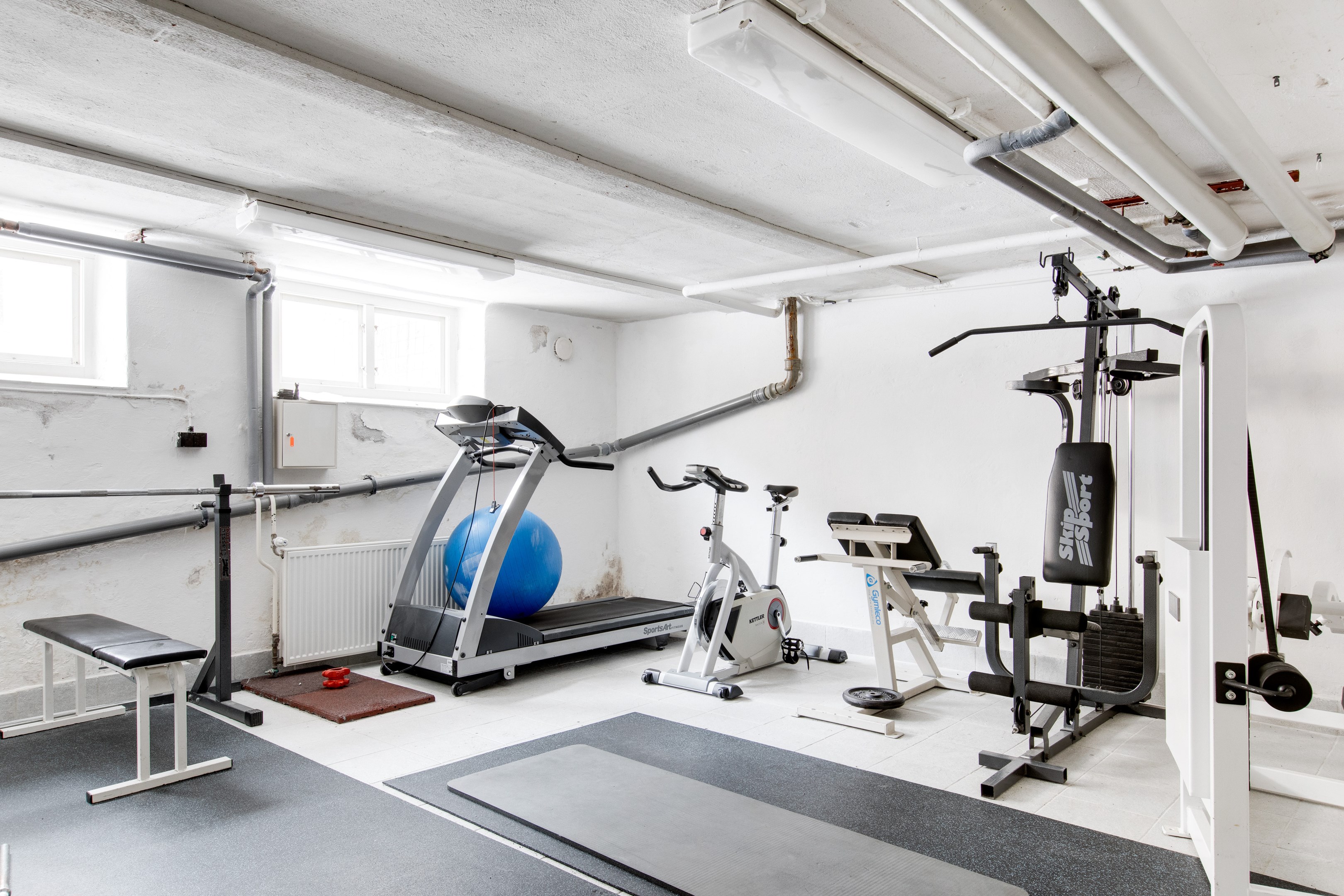 Gemensamt gym i föreningens källare