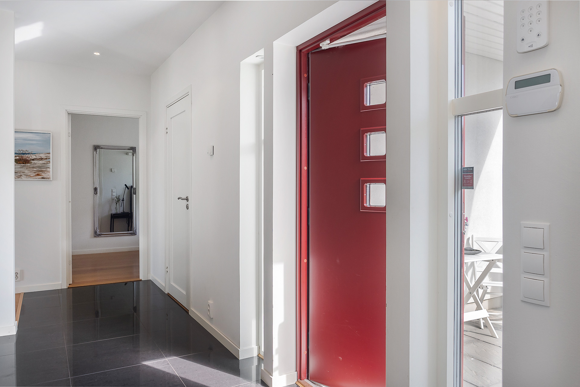 Vacker entré och en rymlig hall