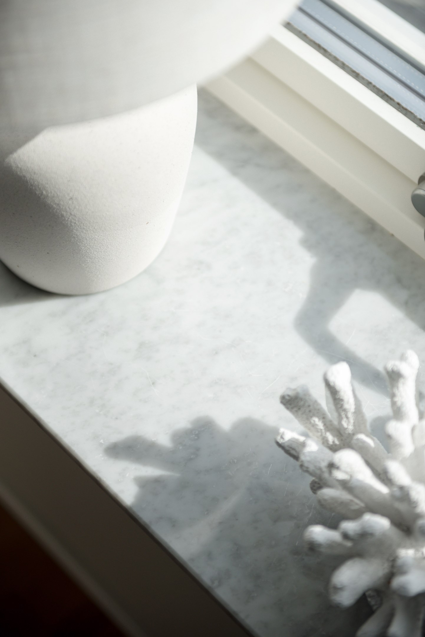 Detaljbild på fönsterbänk