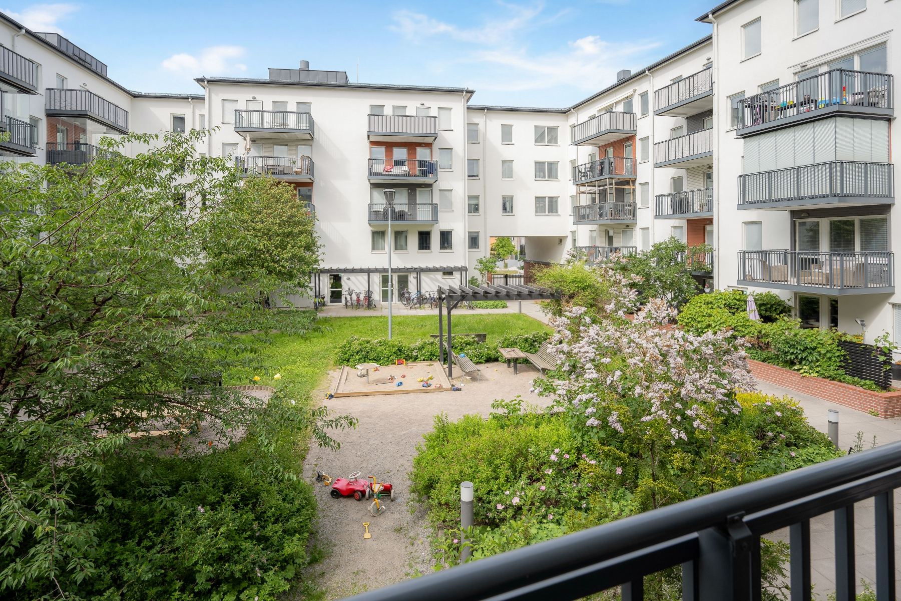 Bostadsbild från Järva skjutbaneväg 45, Till salu i Järvastaden, Solna
