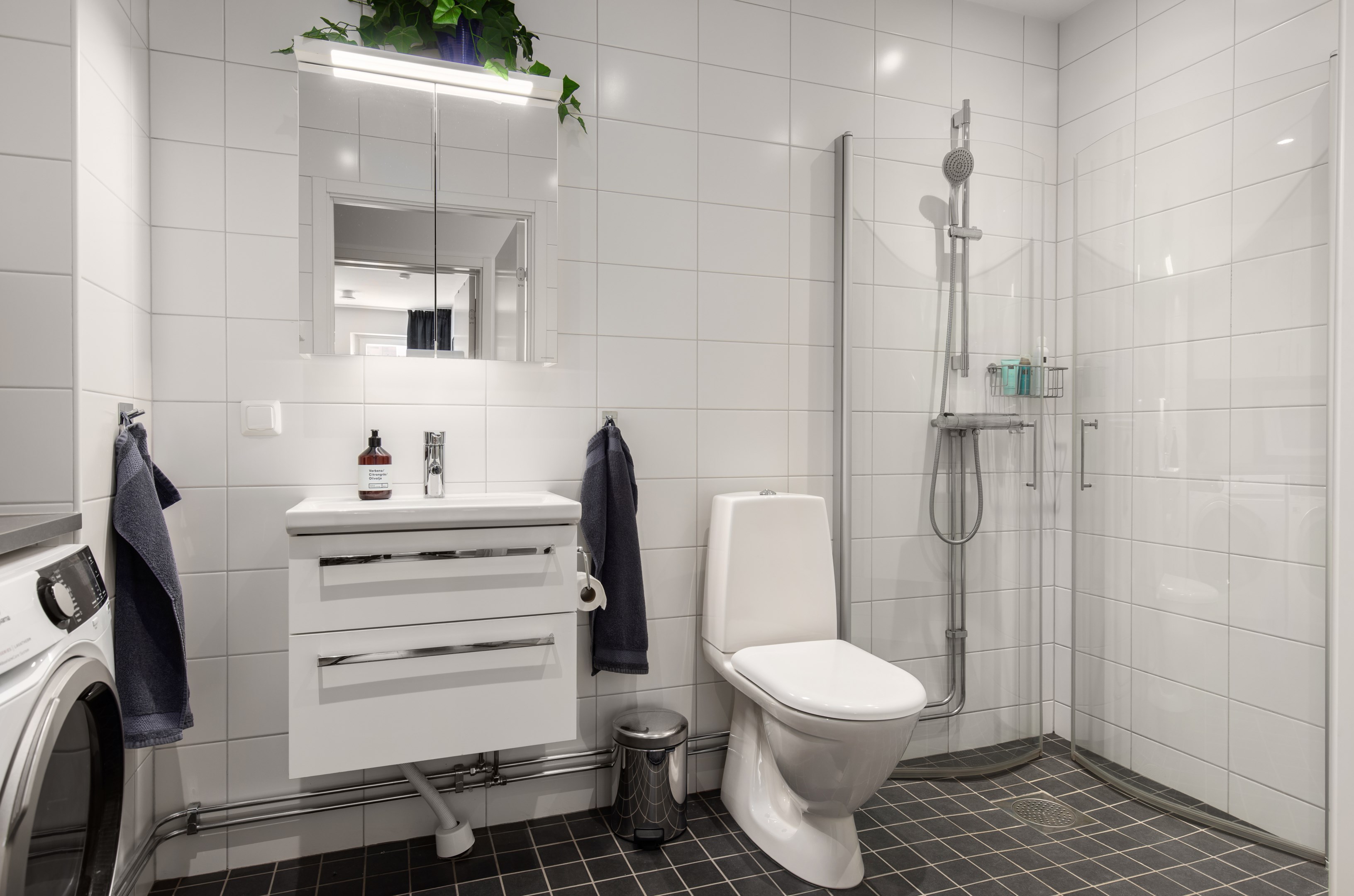 Bostadsbild från Tollare kaj 6, 3 tr, Till salu i Tollare, Nacka
