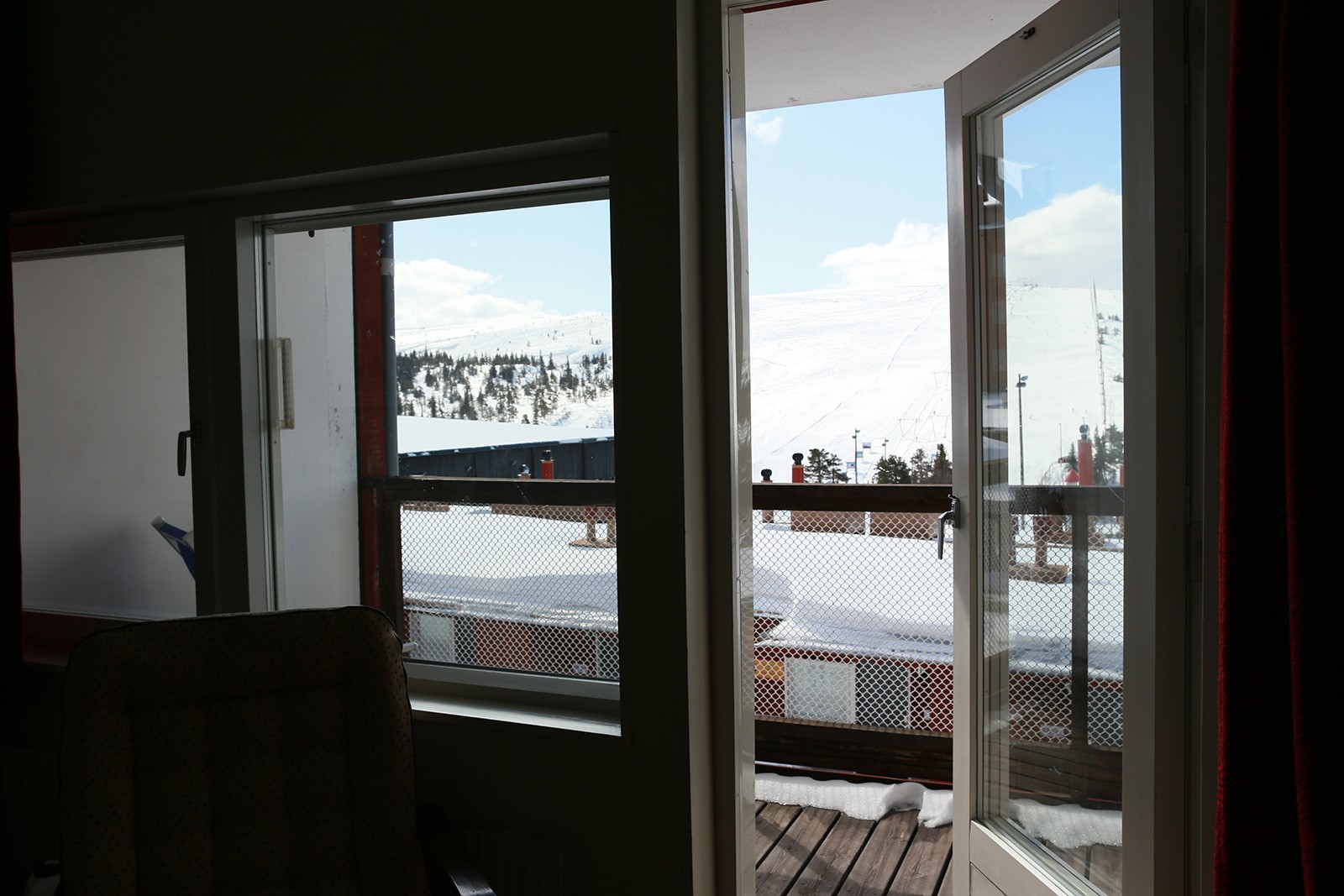 Balkong i söder mot backen