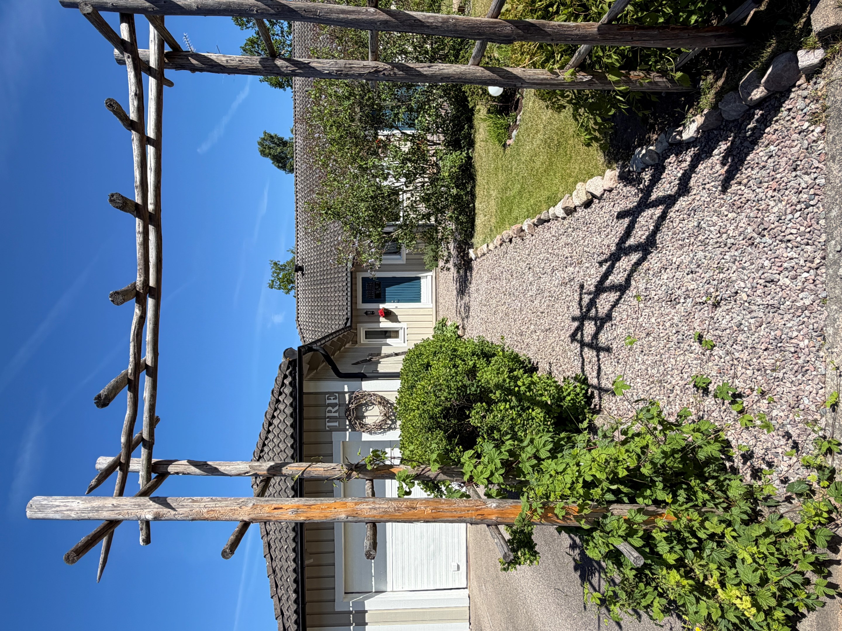 En portal välkomnar oss