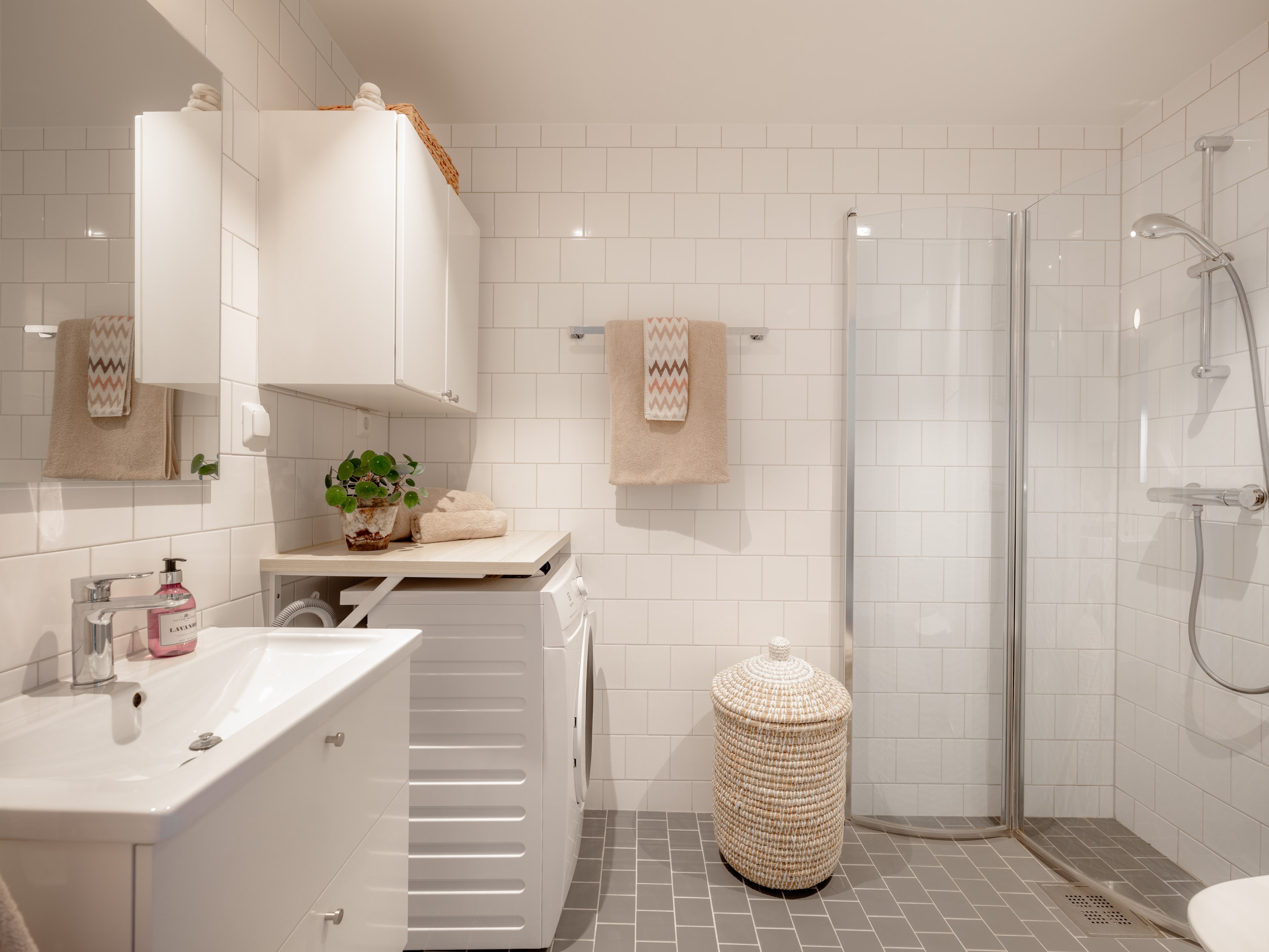 Bostadsbild från Responsgatan 12, Till salu i Midsommarkransen, Stockholm