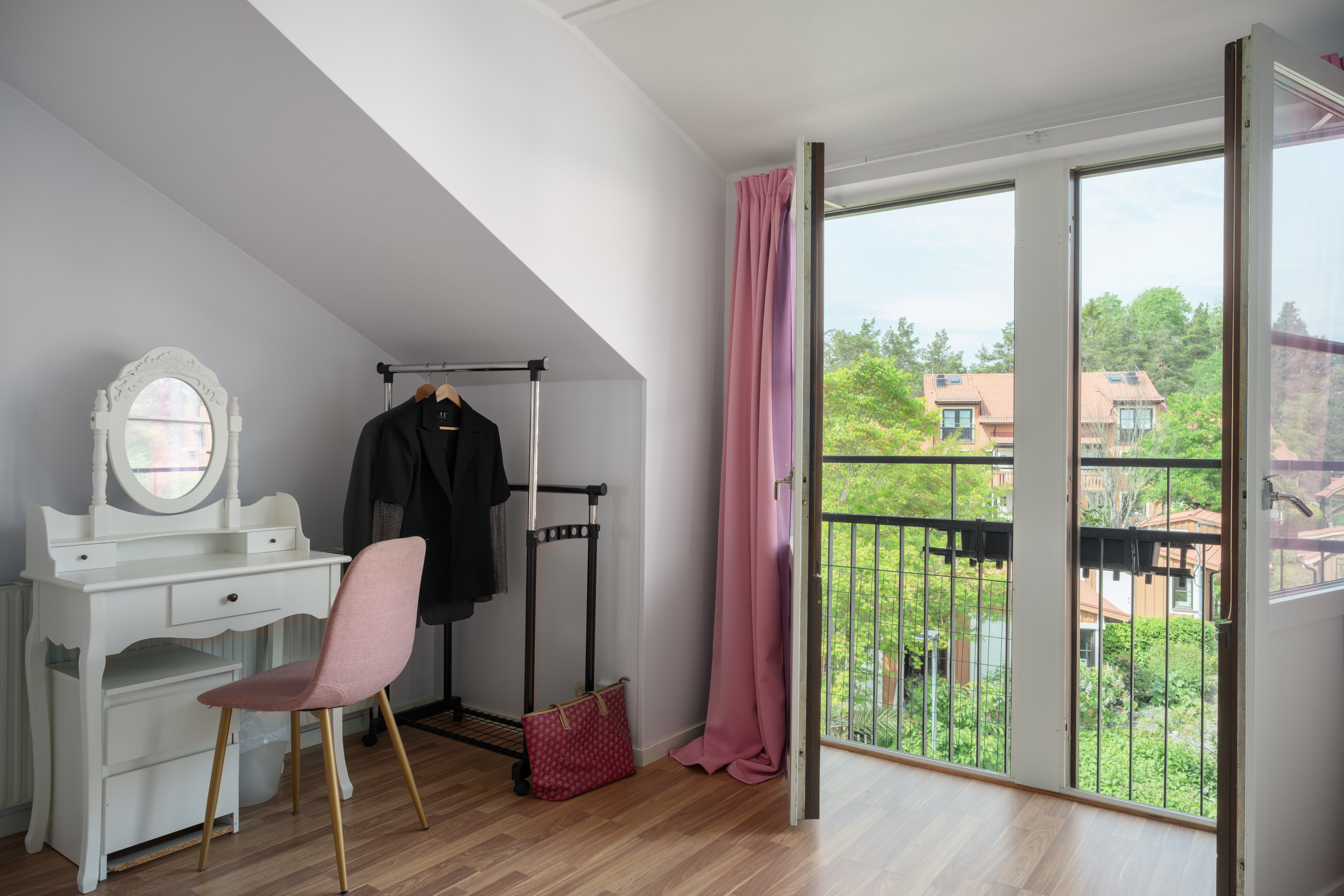 Bostadsbild från Storholmsvägen 70, Till salu i Östra Orminge, Nacka