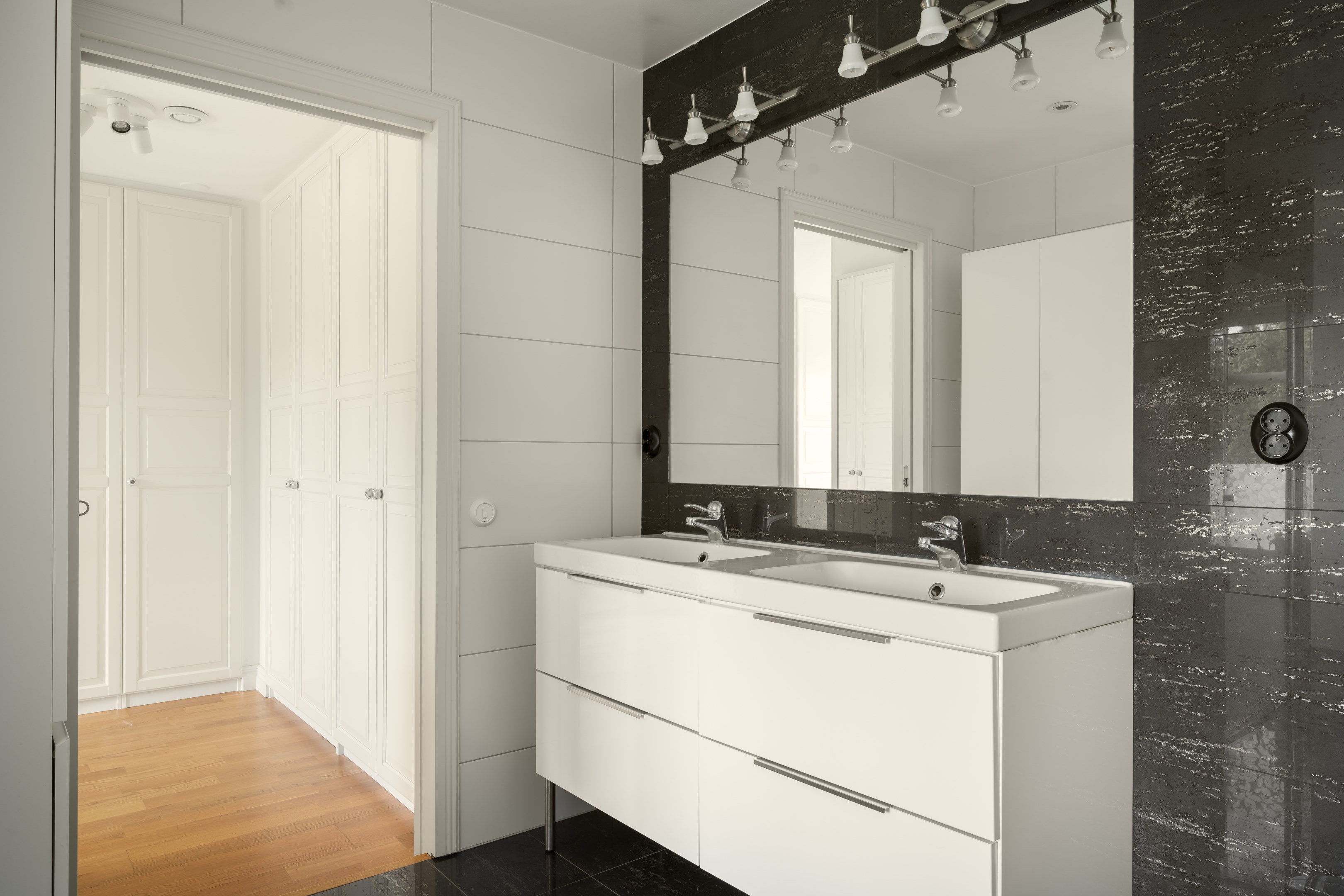 Bostadsbild från Grävlingsbergsvägen 7, Till salu i Kummelnäs, Nacka