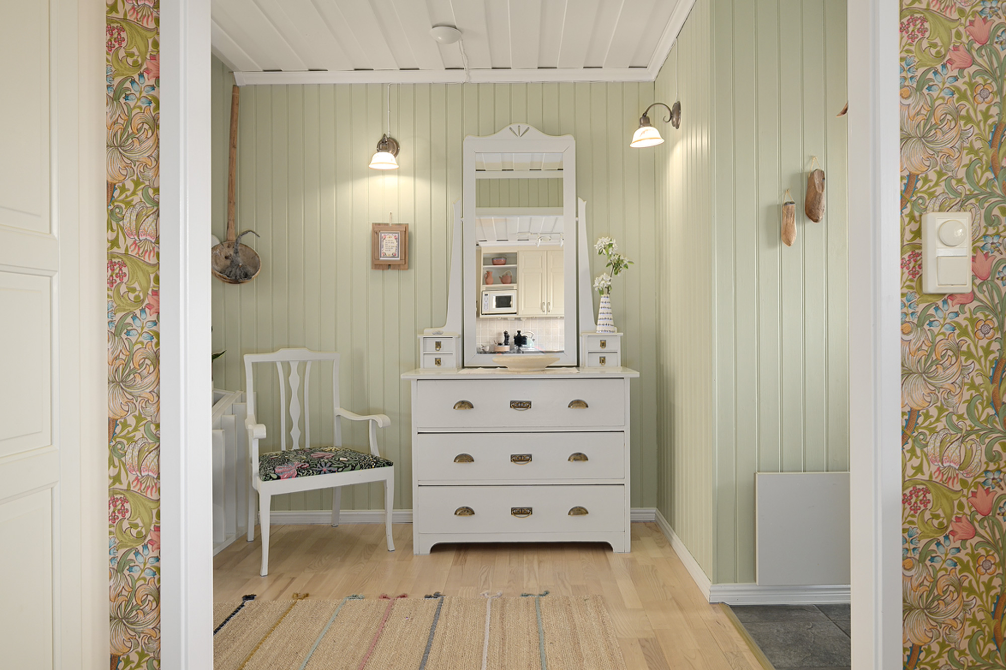 Hall (sett från köket)