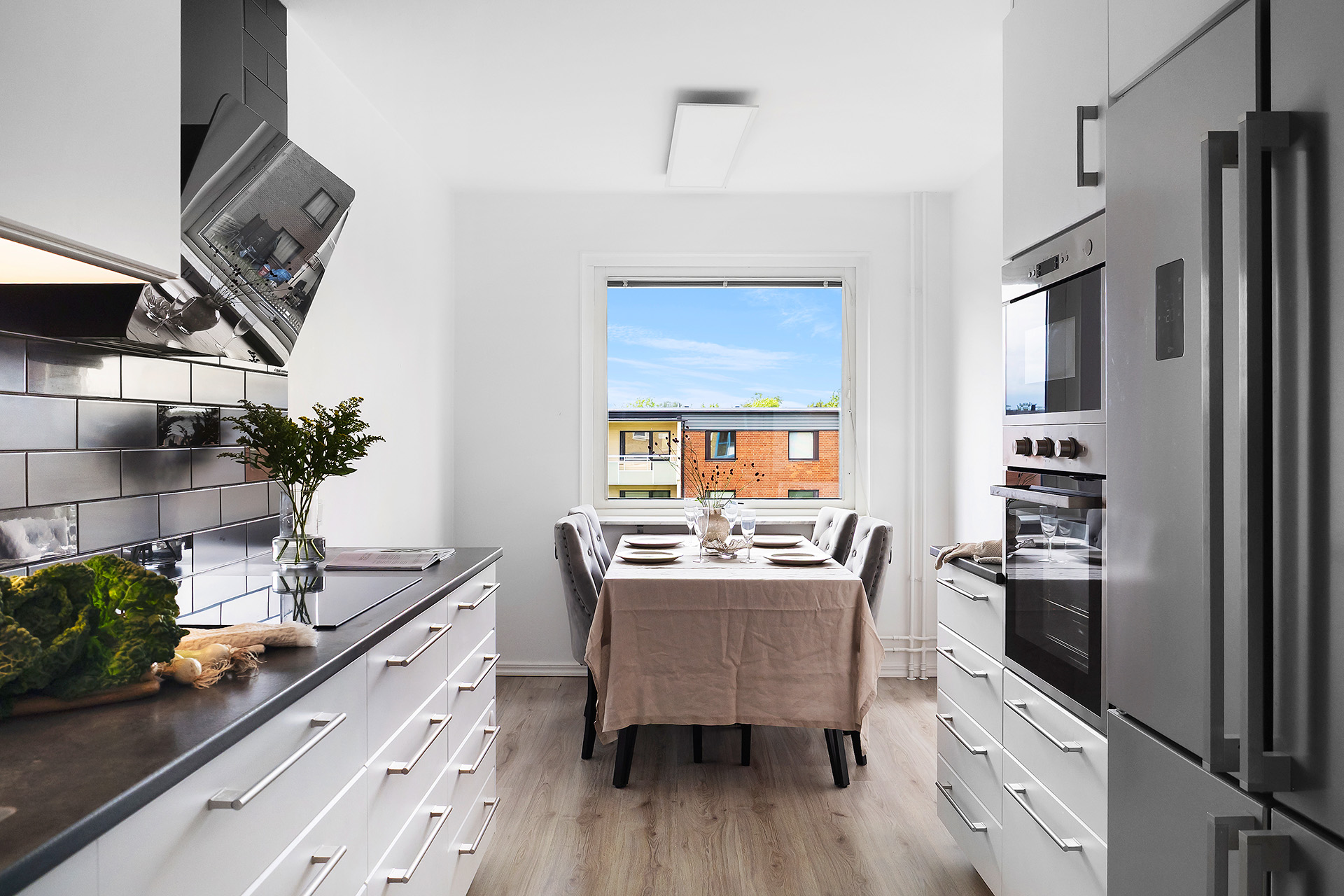 Vägghängd fläkt och side-by-side från Smeg