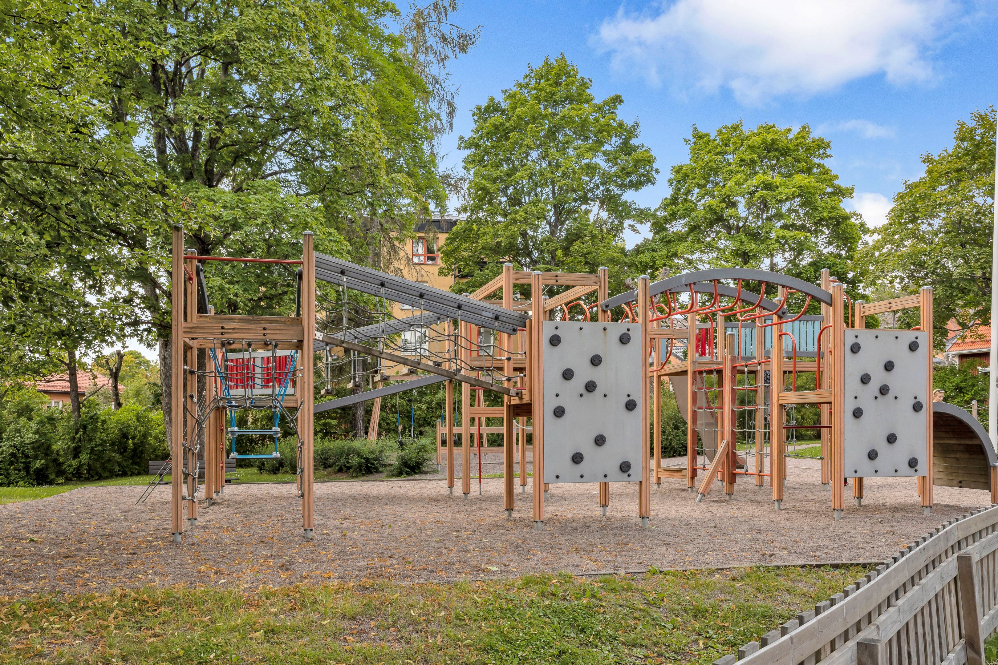 Bostadsbild från Lings väg 53, Till salu i Ling, Uppsala