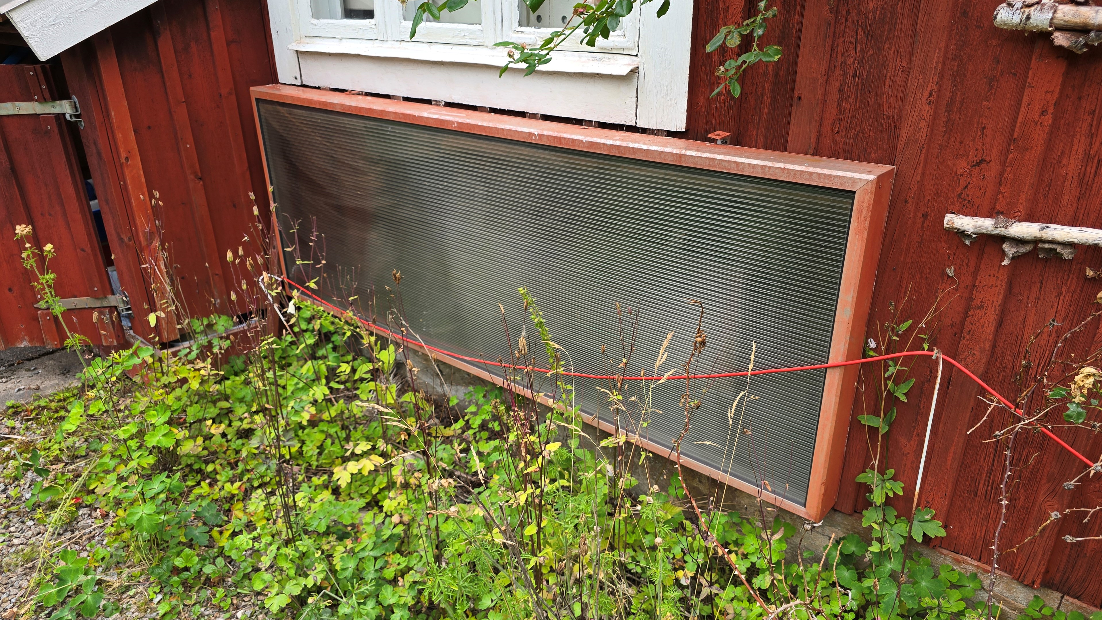 017 1_hus_luftsolfangare-under-fonster