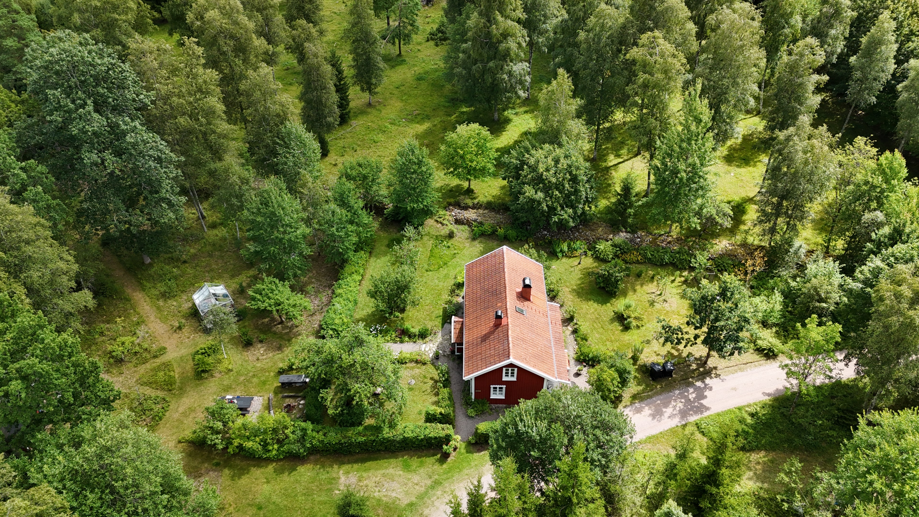 099 6_tomt_dronare-hogt-hus-och-uthus