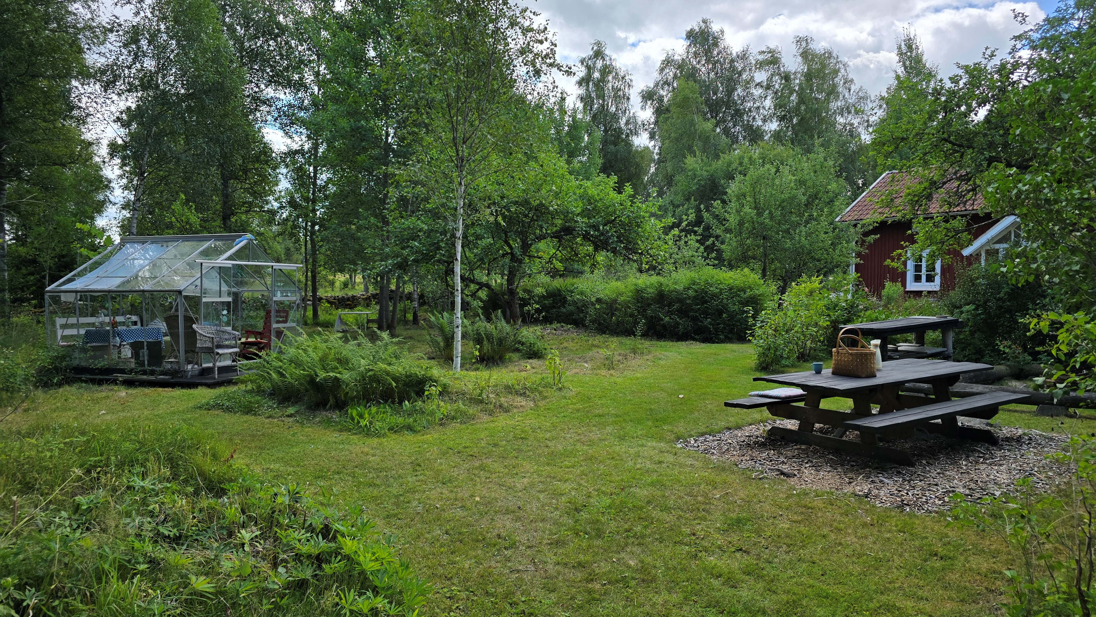 078 5_uthus_vaxthus-och-picknickbord