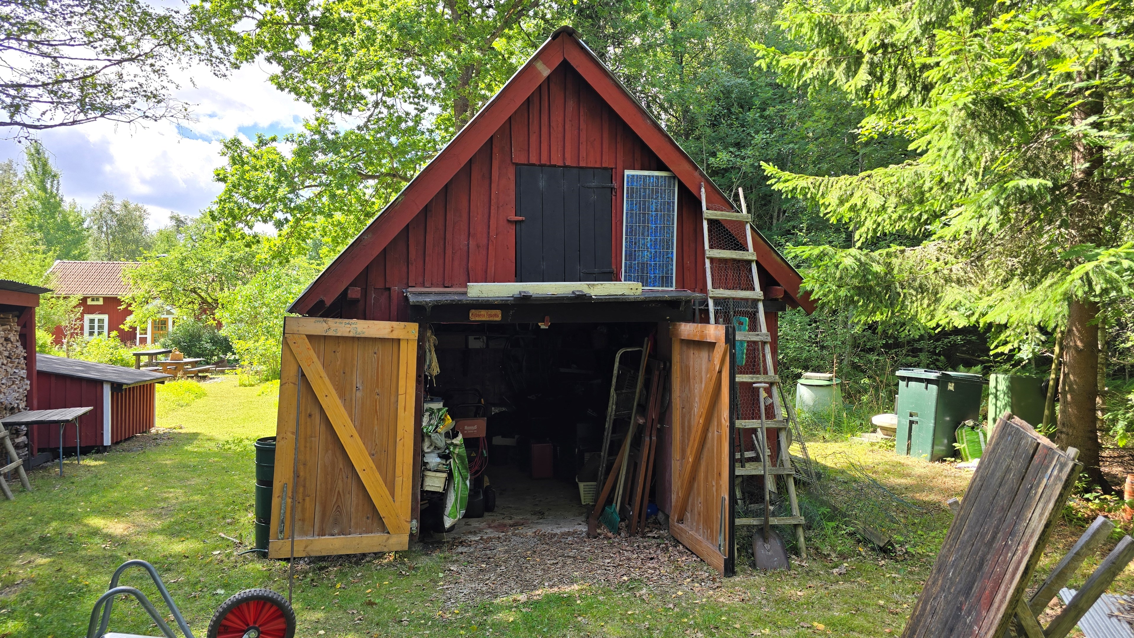 070 5_uthus_uthus-garagegavel-med-oppna-portar