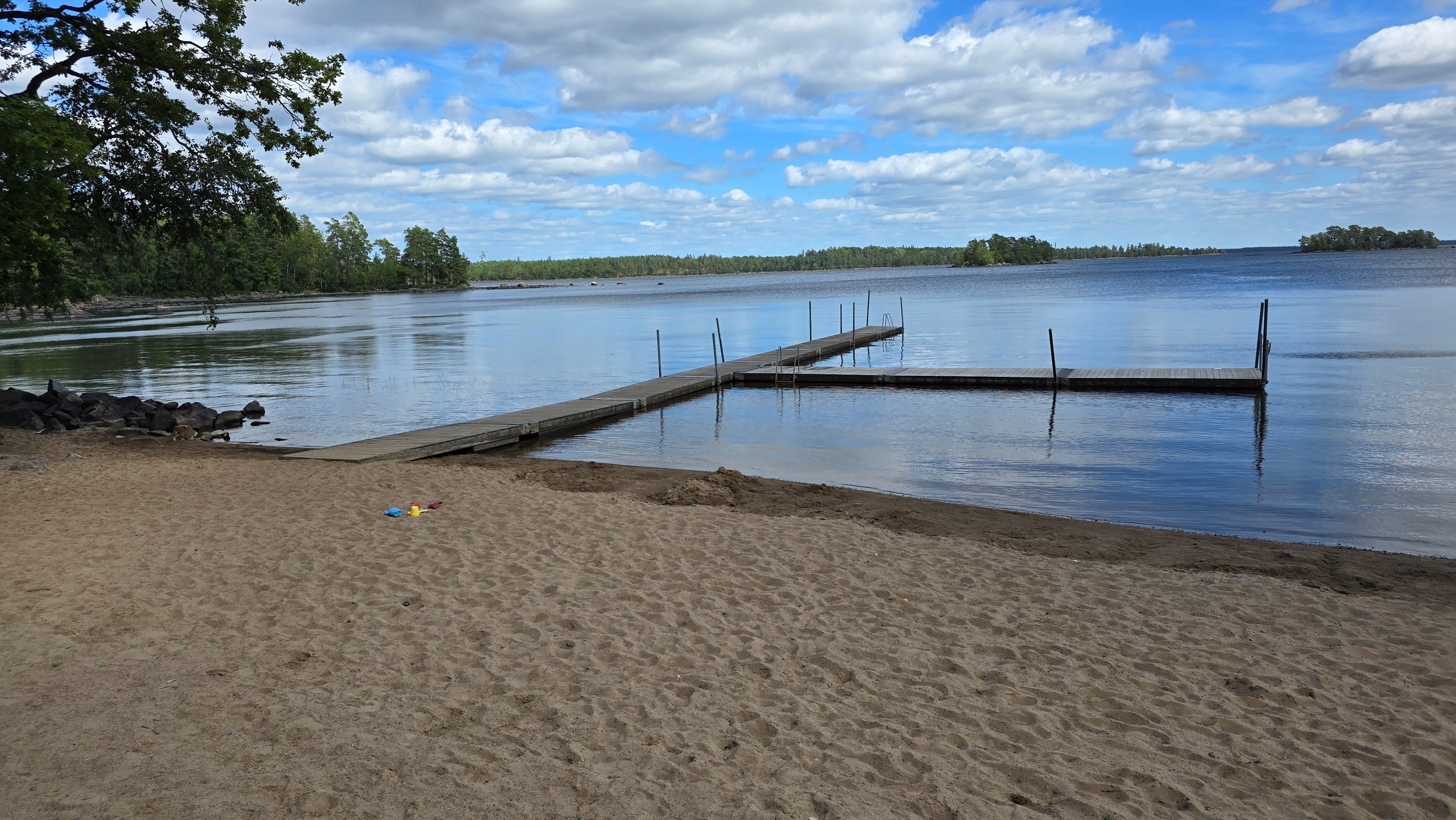 101 7_badplats_sandstaden-sandstrand-och-brygga