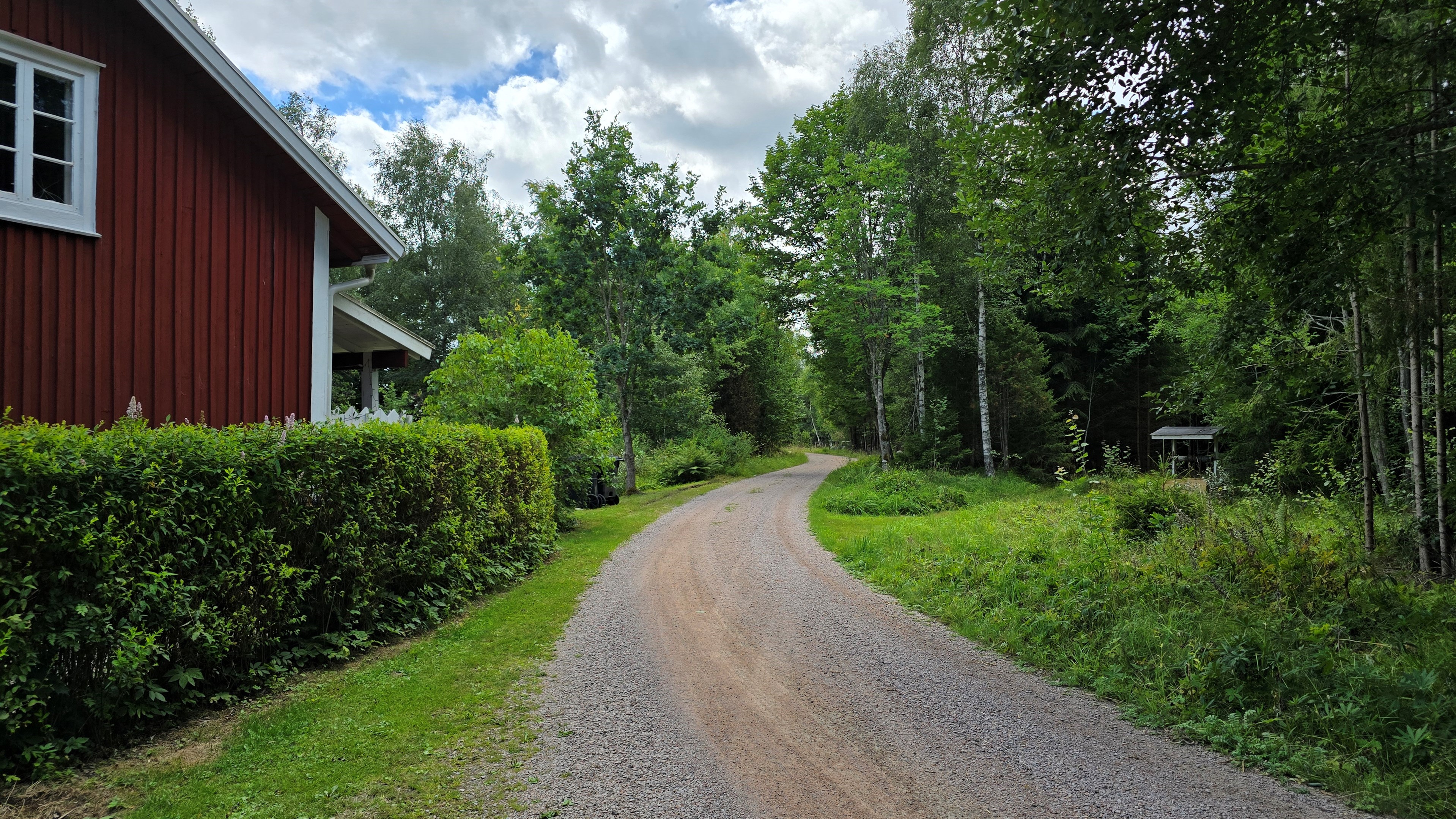 020 1_hus_grusvagen-forbi-huset