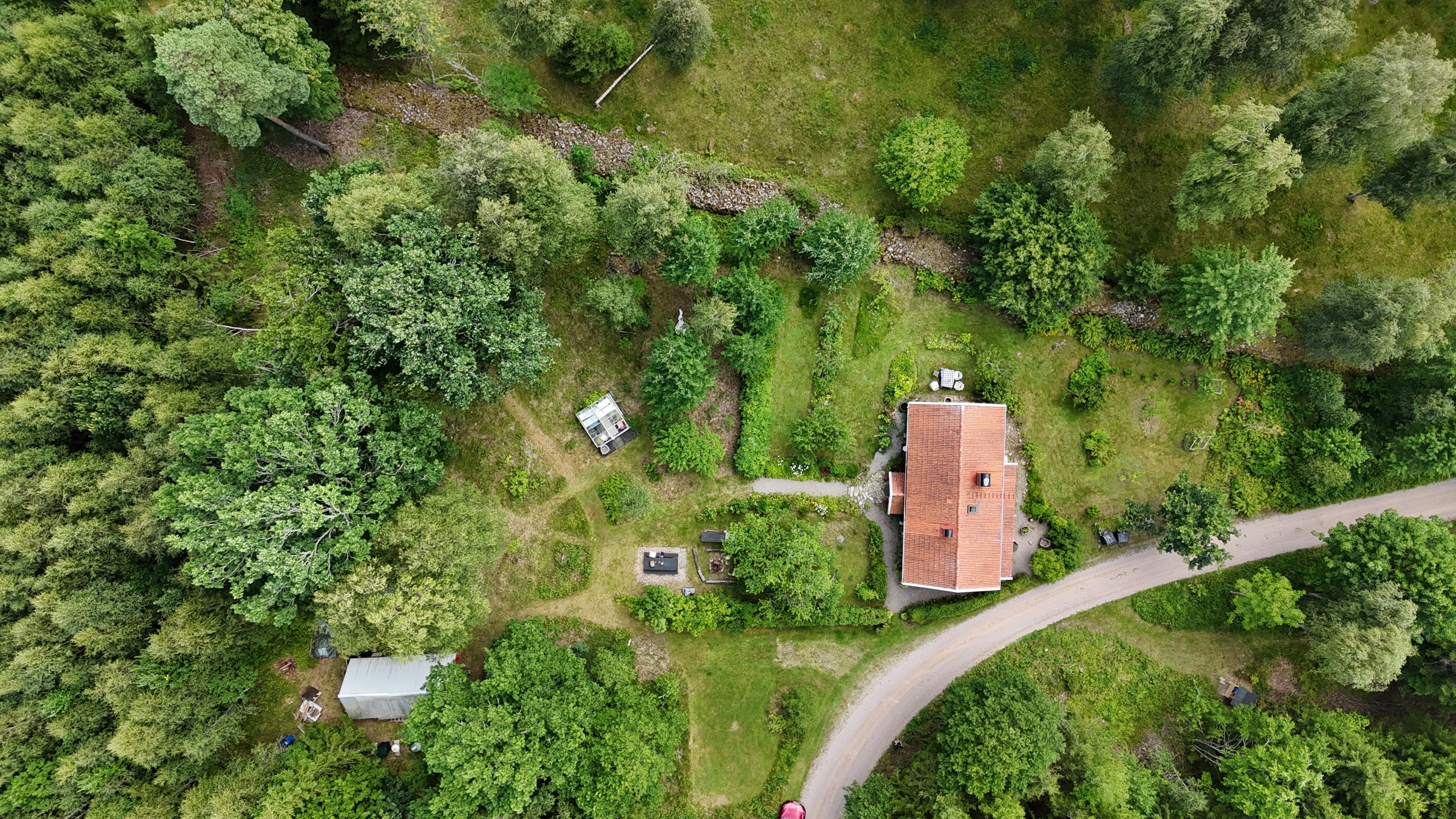 029 3_topdown_top-down-hus-och-tomt-rakt-ovanifran
