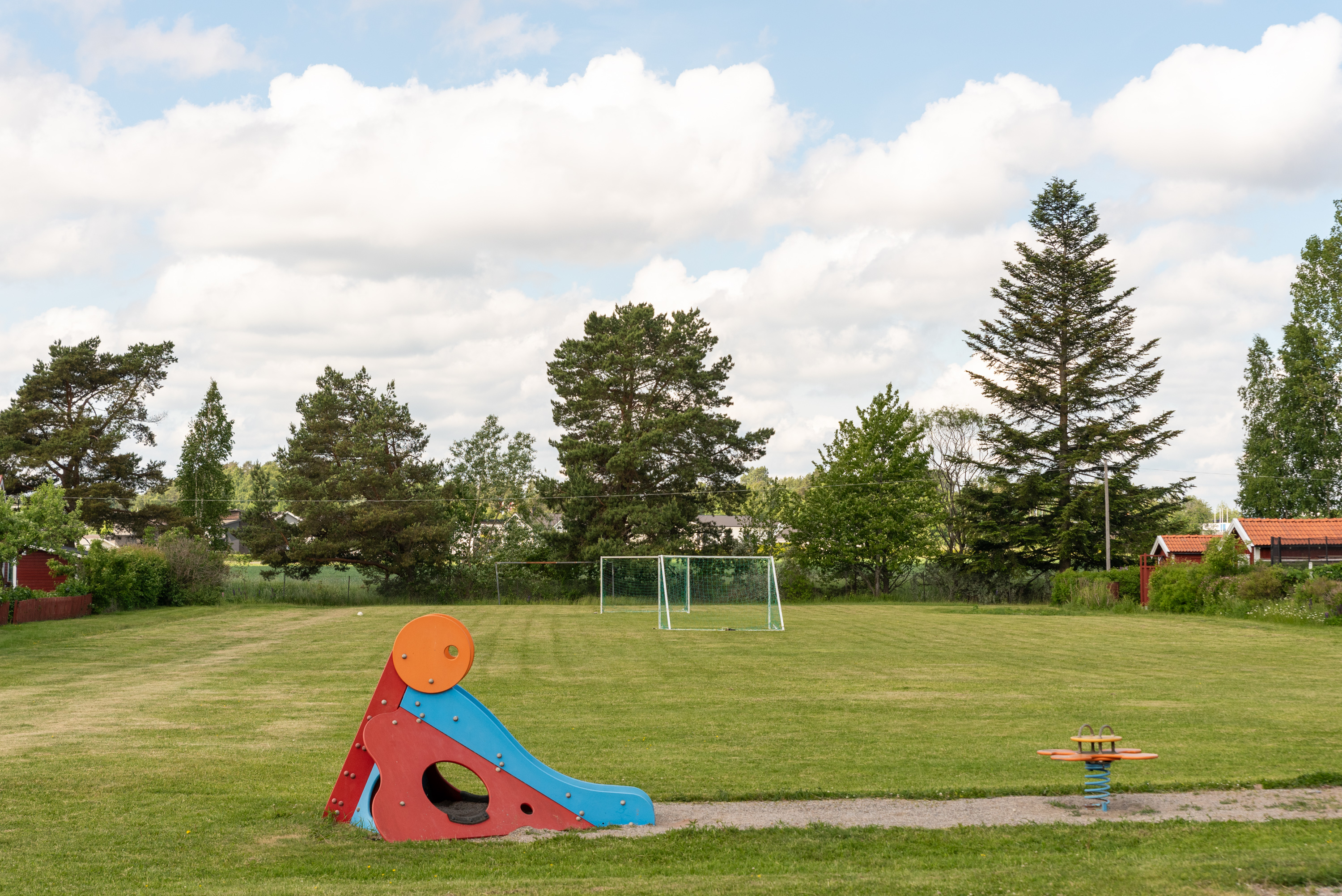 Bostadsbild från Nionde kolonistigen 11, Till salu i Hälla, Västerås